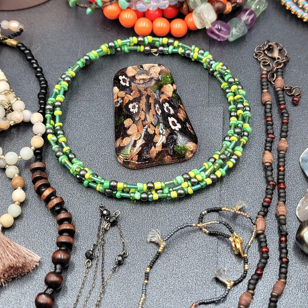 Colorful Jewelry Lot Necklaces Bracelets Pendant 48 pcs