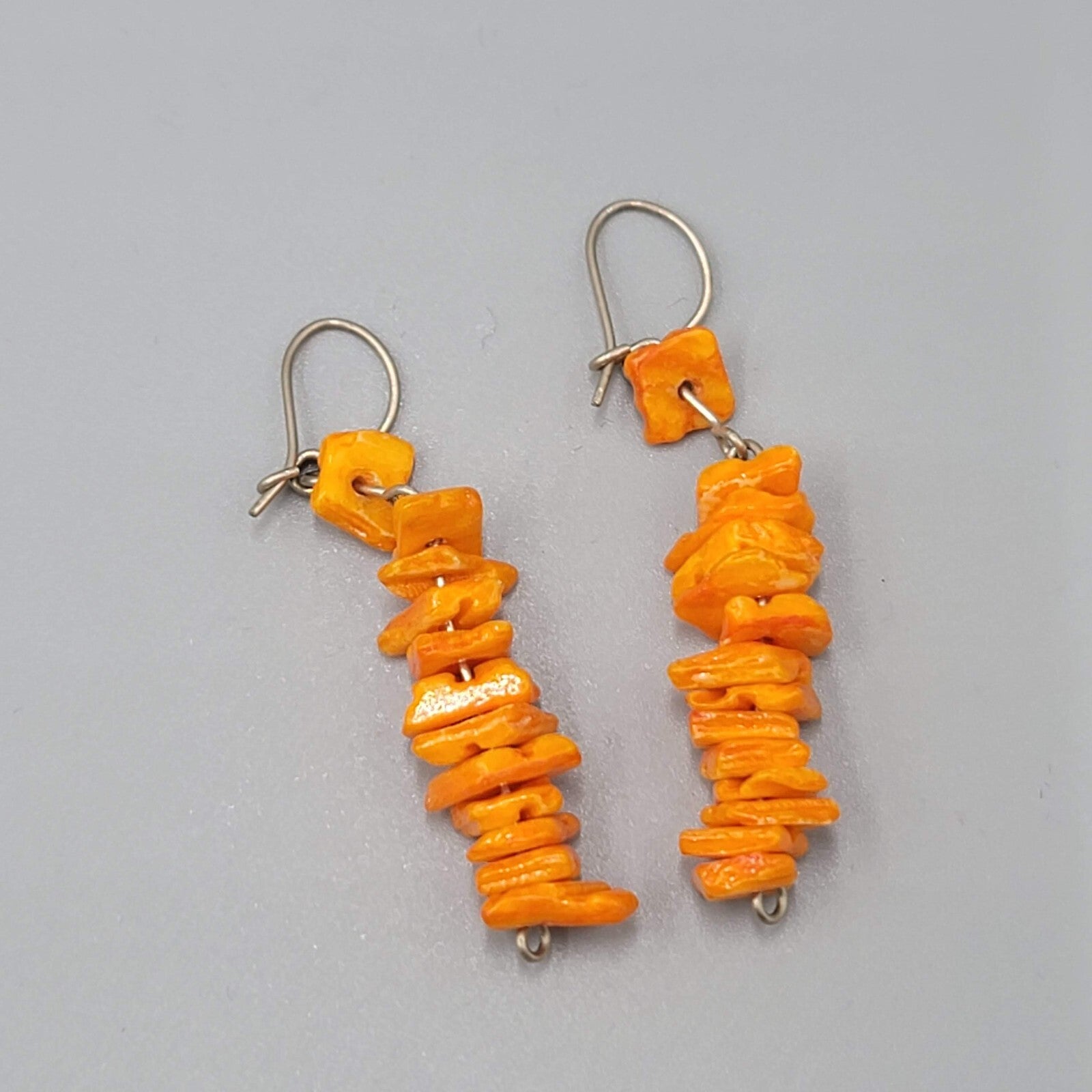Vintage Orange Shell Chip Beads Pierced Earrings Silver tone Dangle 1.5"