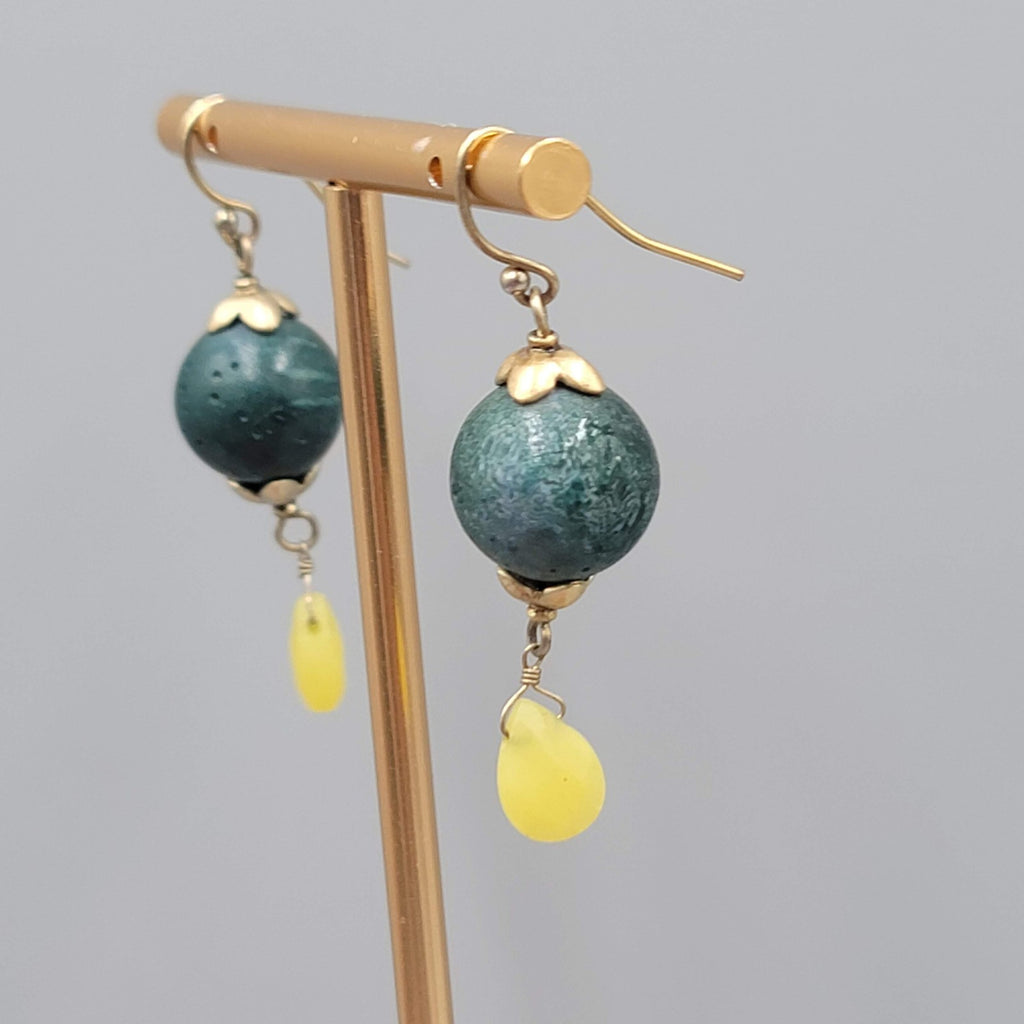 Green Stone Bead Pierced Earrings Yellow Teardrop Gold tone Dangle 1 3/8"