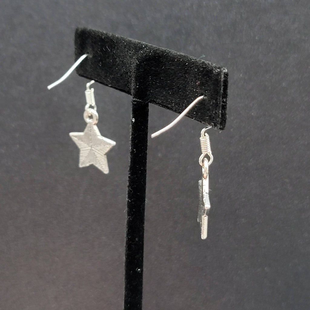 Pierced Earrings Silver tone American Flag Star Dangle 3/4"