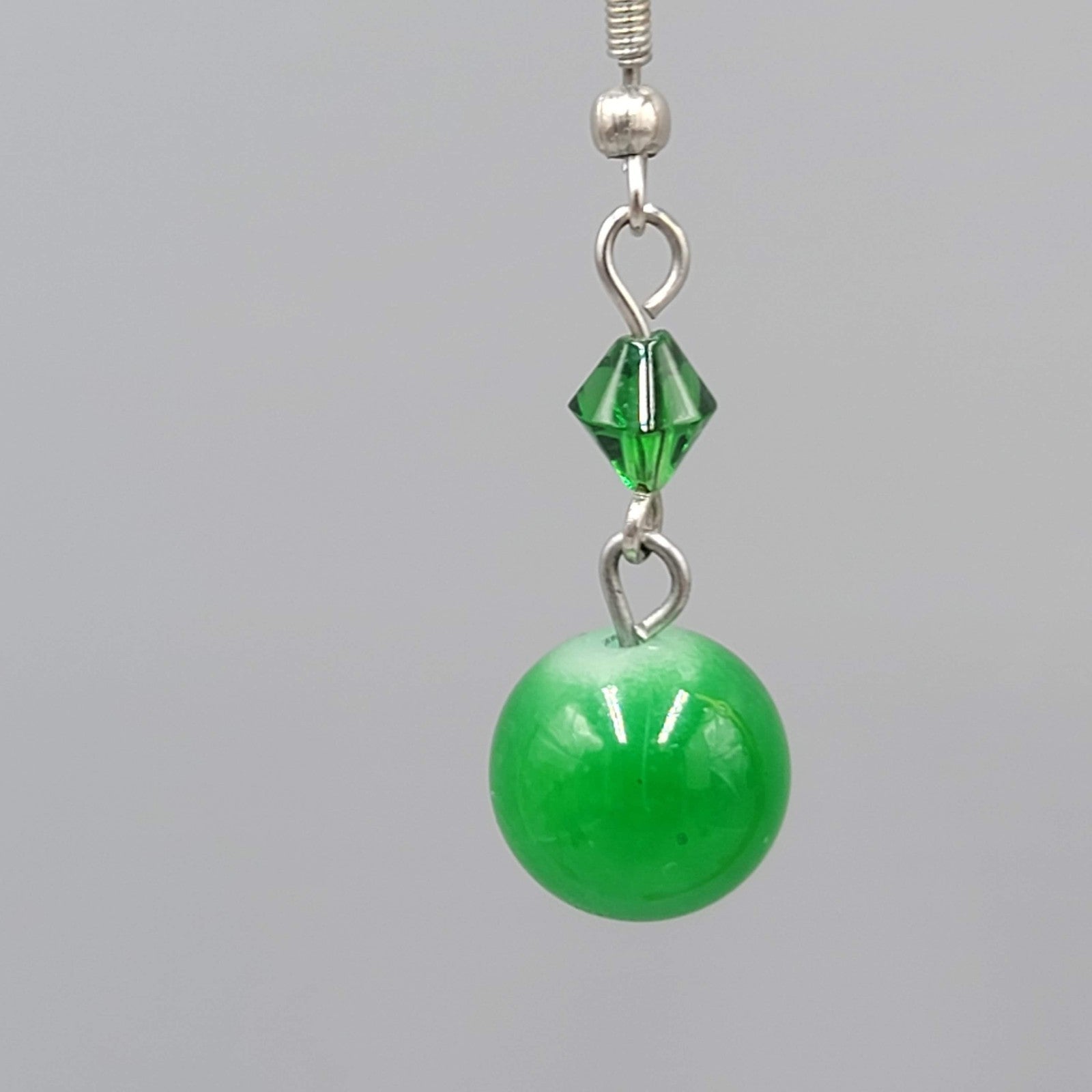 Green Glass Bead Pierced Earrings Silver tone Dangle 1.25 in