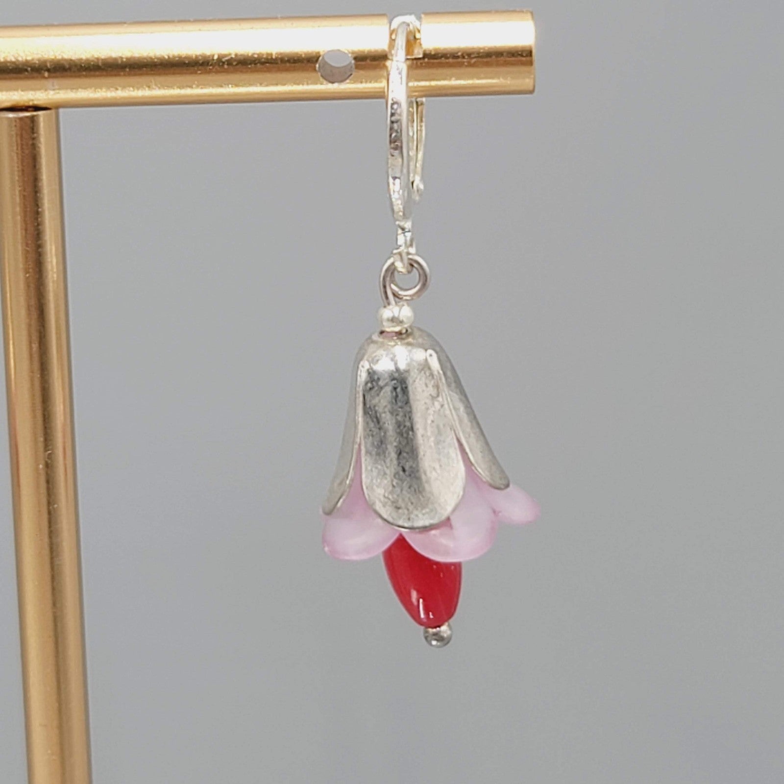 Red Pink Drop Flower Pierced Earrings Silver tone Dangle 7/8"