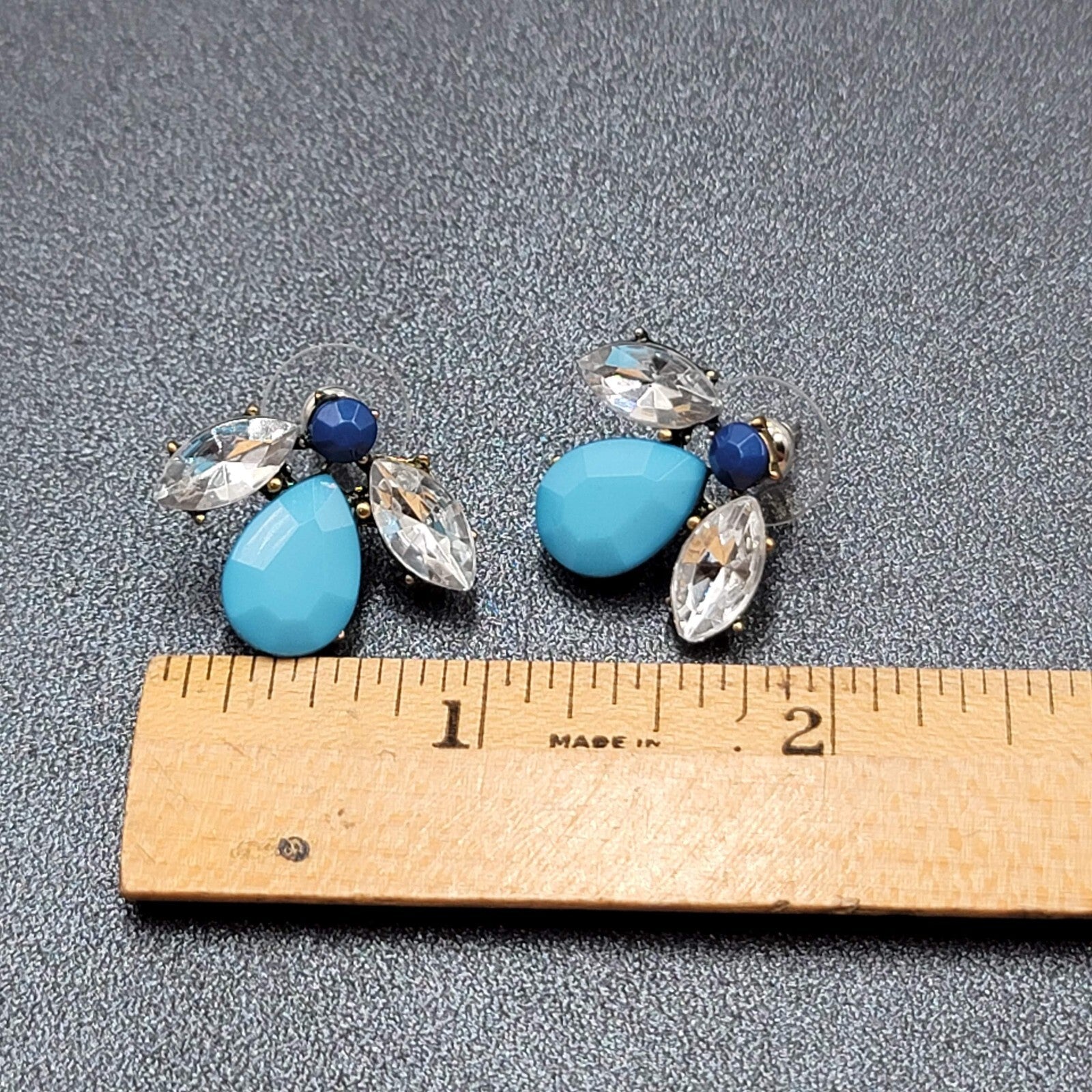 Pierced Earrings Blue Acrylic Bee Flower Design Drop 3/4"