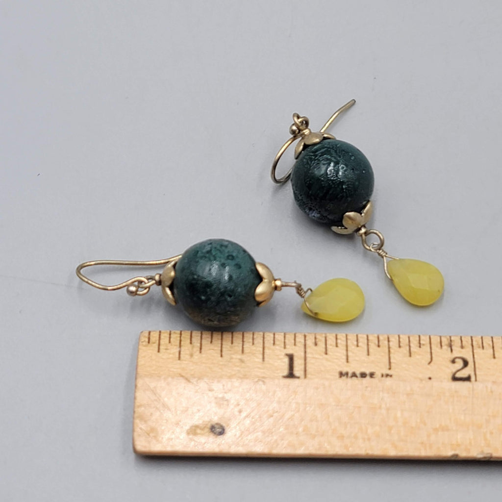 Green Stone Bead Pierced Earrings Yellow Teardrop Gold tone Dangle 1 3/8"