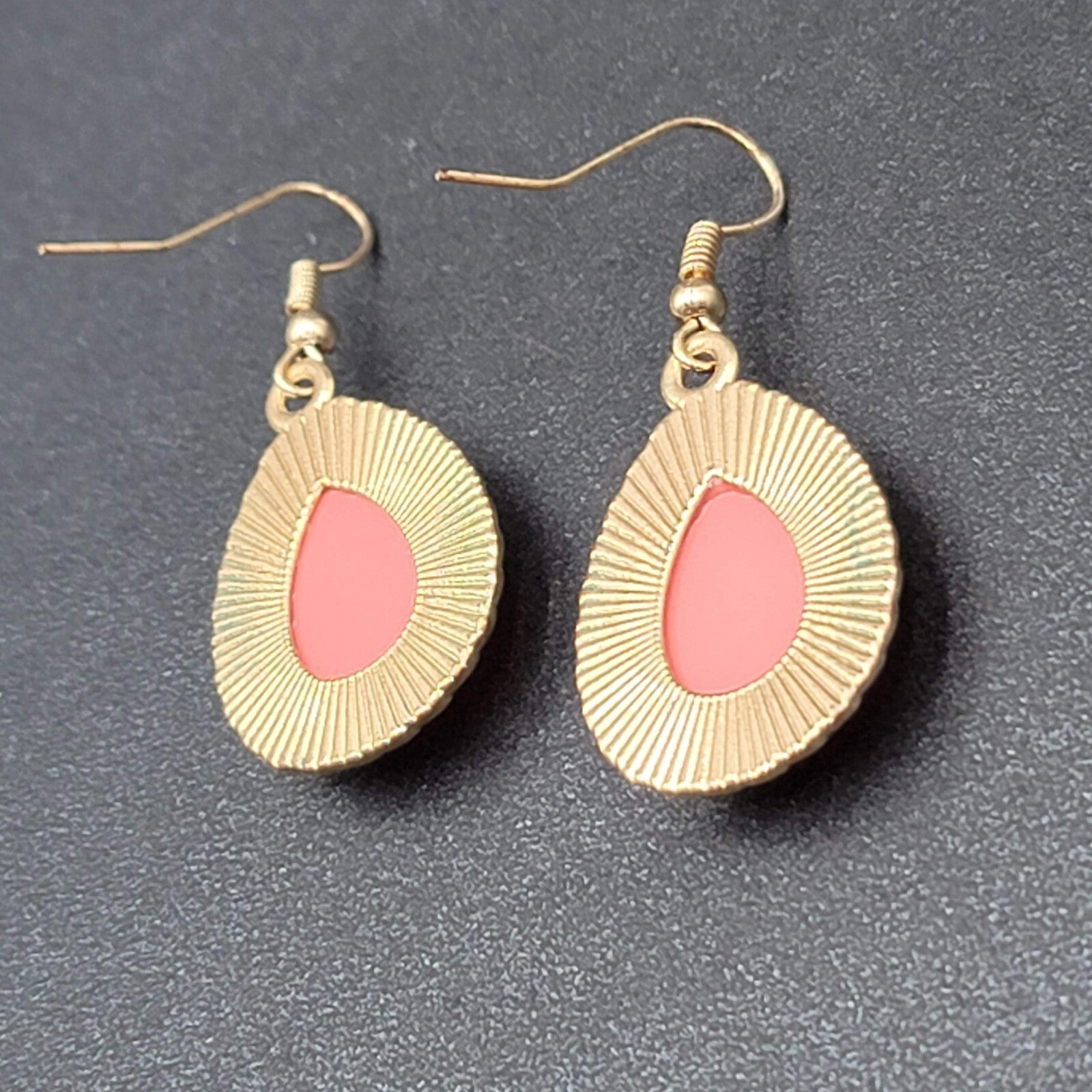 Pierced Earrings Gold tone Pink Translucent Resin Teardrop Dangle 1"
