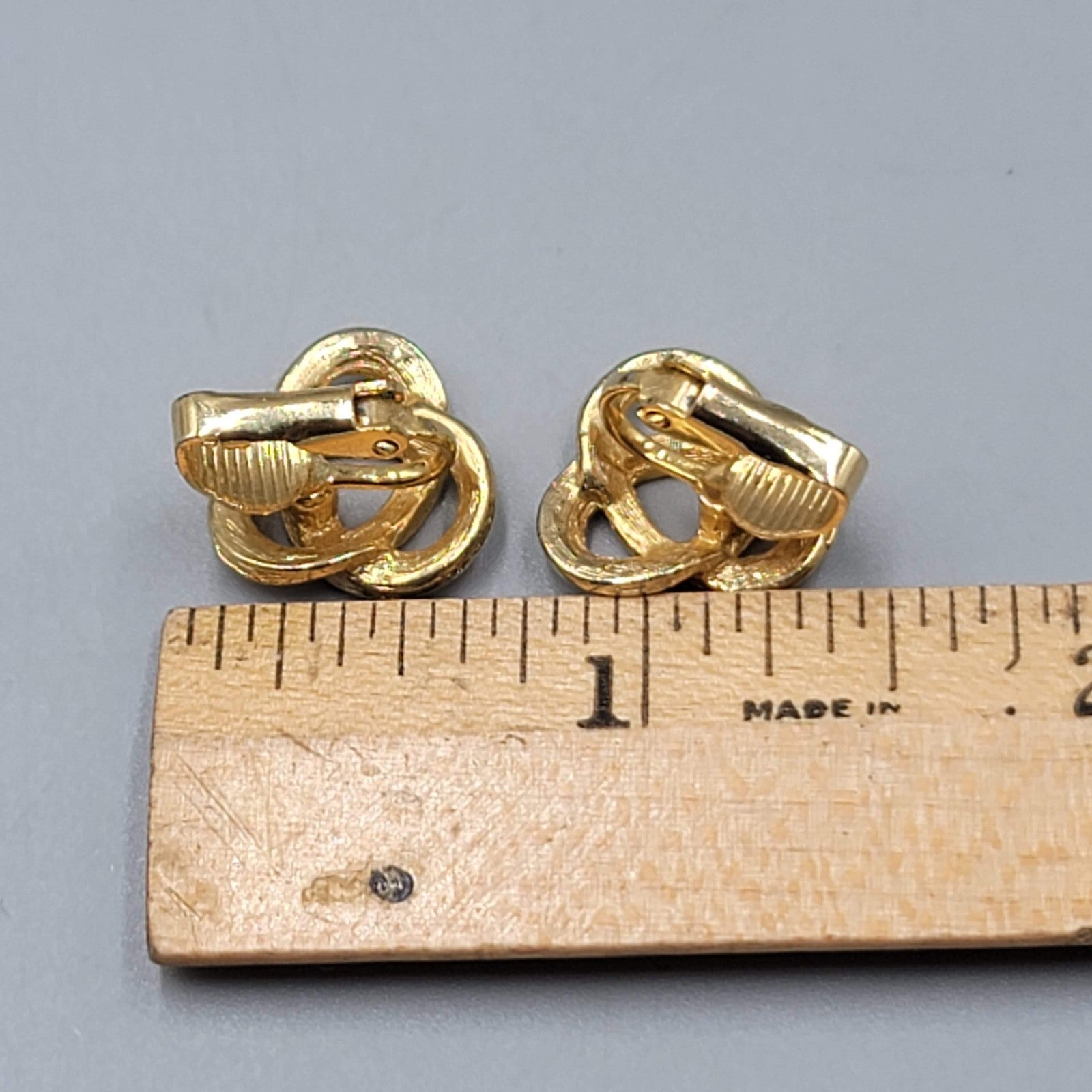 Vintage Open Work Knot Clip on Earrings Cream Enamel Gold tone Studs 1/2"