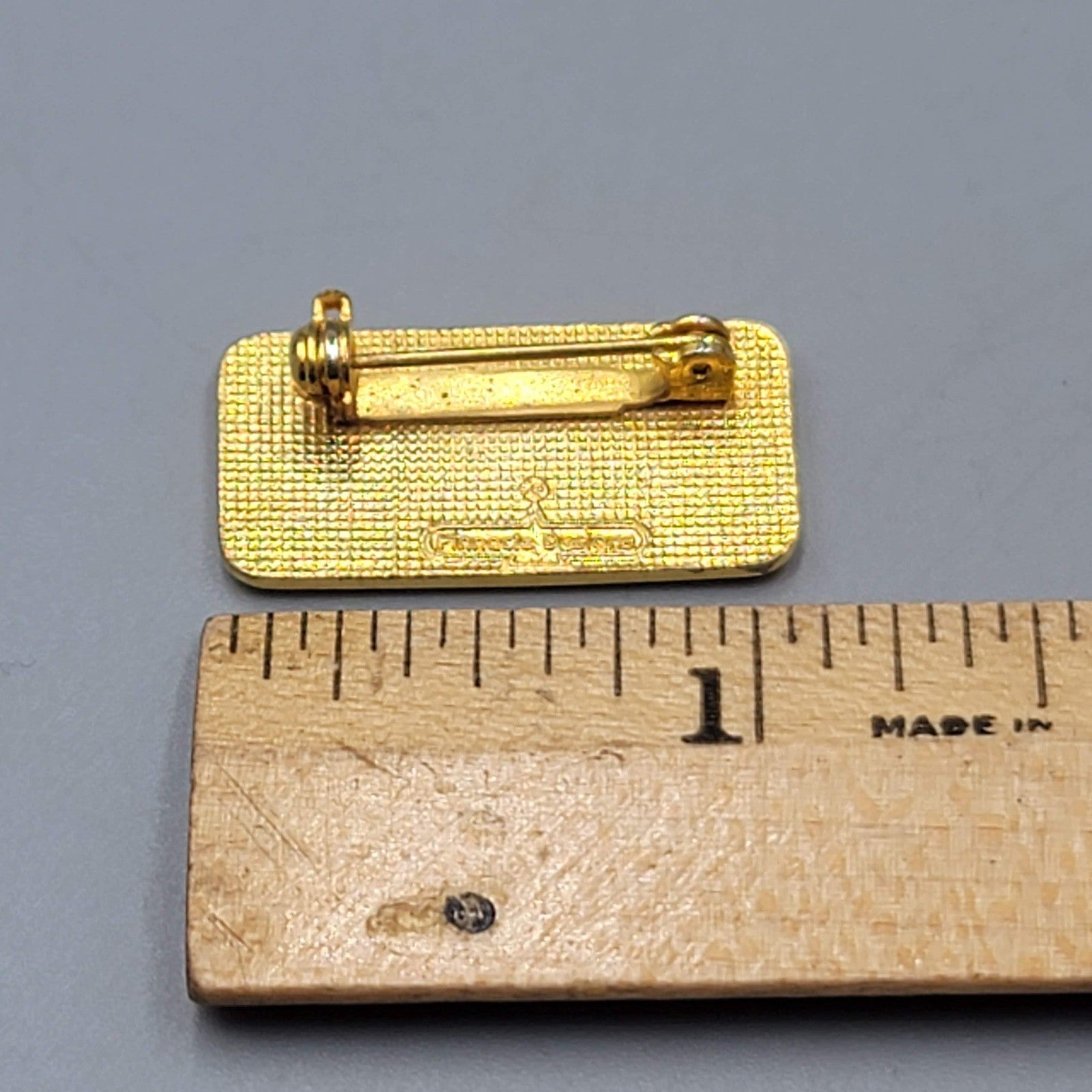 Vintage Ski Vail 1985 Enamel Pin Badge Skier Skiing Travel Souvenir 1" x 1/2"