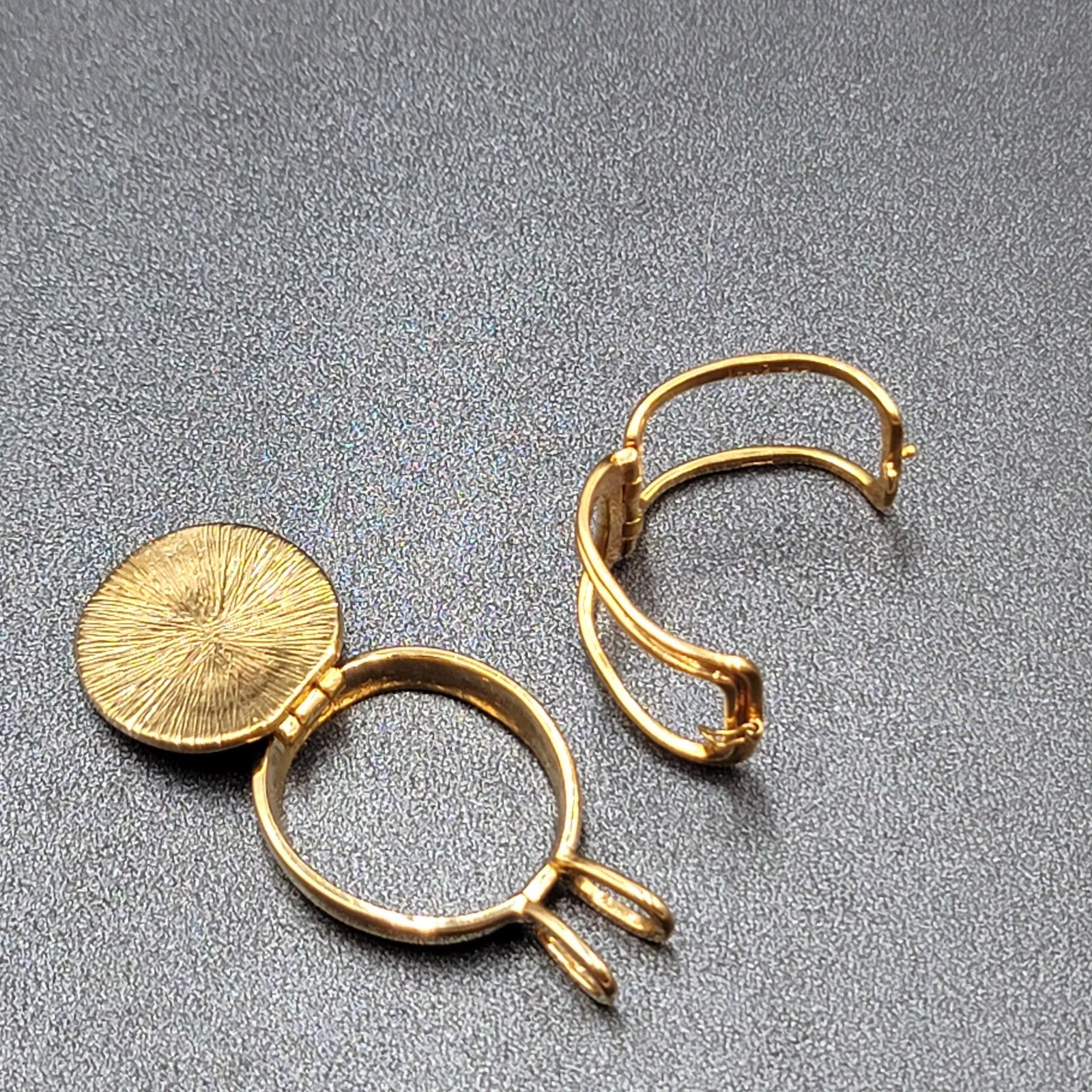JOAN RIVERS Signed Gold Plated Clasp and Pendant Pieces in Good Condition