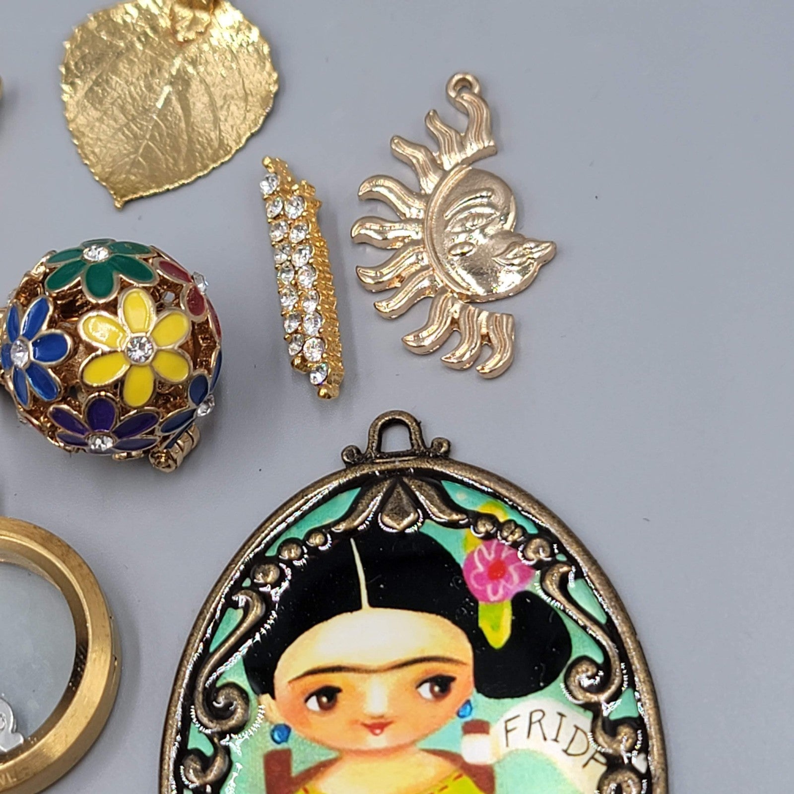 All Modern Pendant Lot of 32 Heart Gold tone