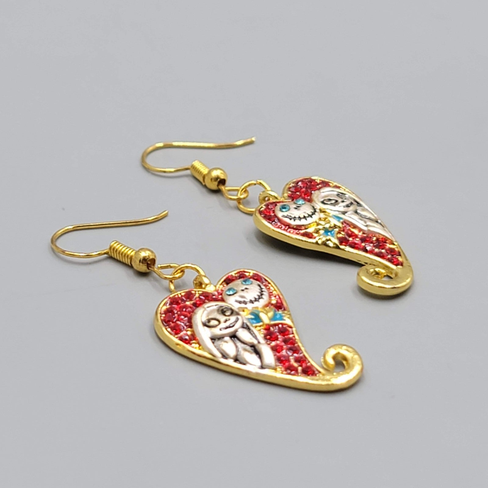 Red Heart Jack Sally Pierced Earrings Gold tone Dangle  1 1/8"