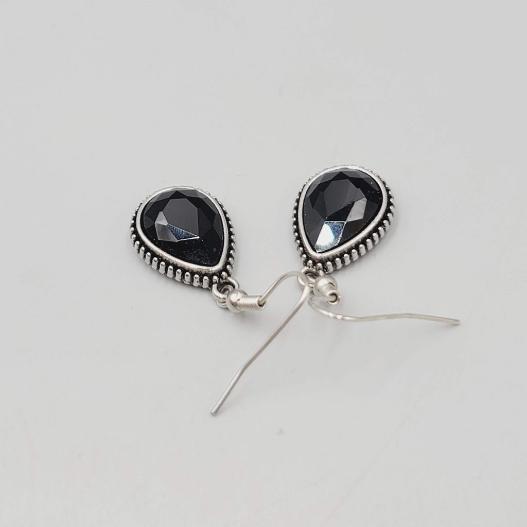 Black Stone Teardrop Pierced Earrings Silver tone Dangle 3/4"