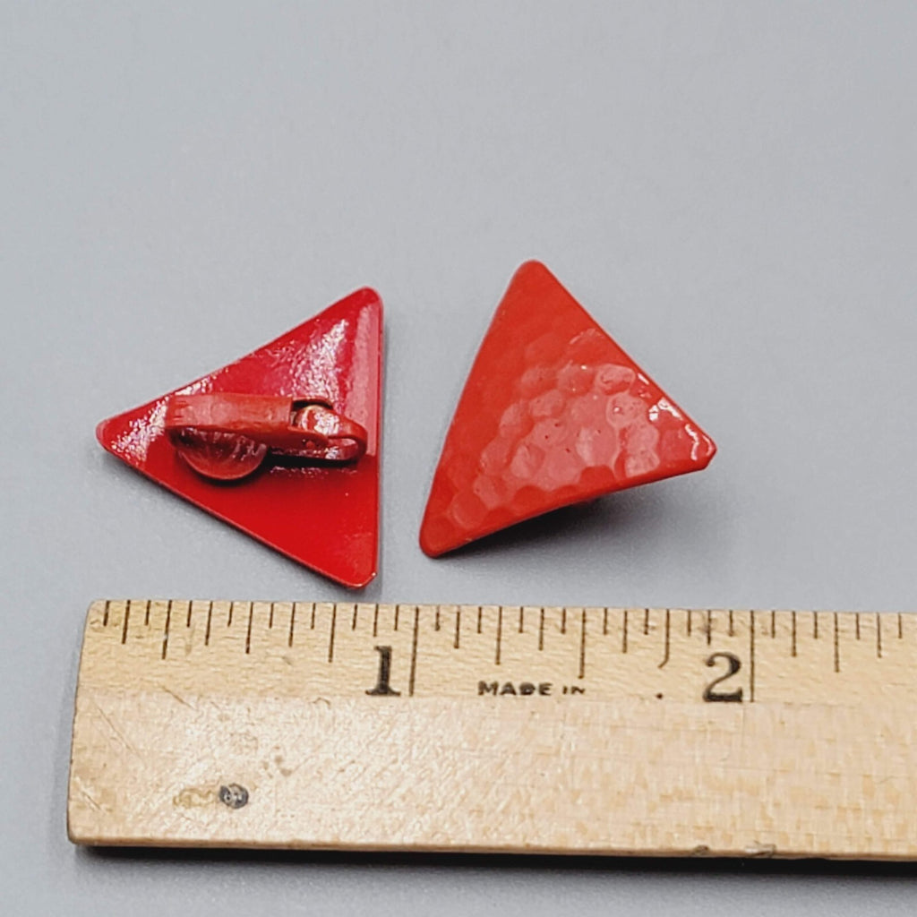Vintage Triangle Clip on Earrings Red Enamel Hammered Metal 7/8'