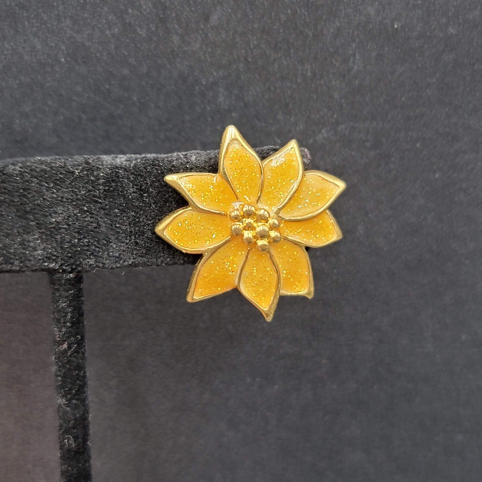 Vintage Pointsettia Pierced Earrings Yellow Goldtone Sparkle Enamel Christmas 1"