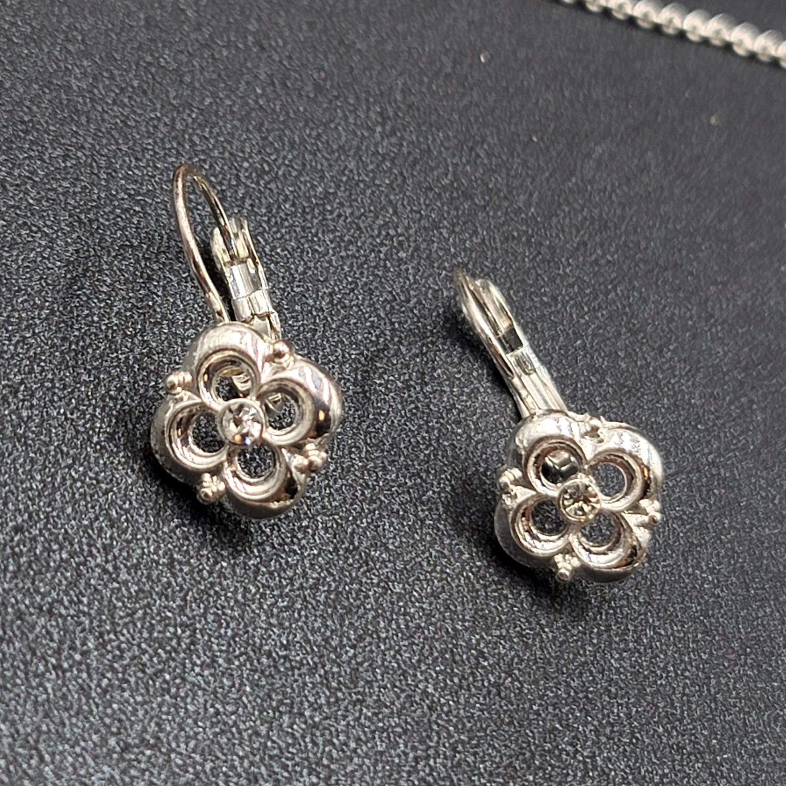 Avon Clover Y Necklace and Pierced Earring Set Crystal Silver Plated 17" 1/2"
