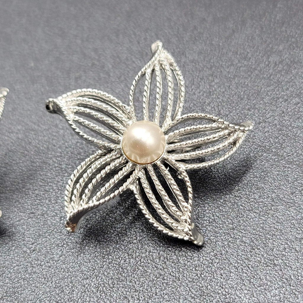 Vintage Flower Clip on Earrings Silver tone Sarah Cov White Faux Pearl 1.5"