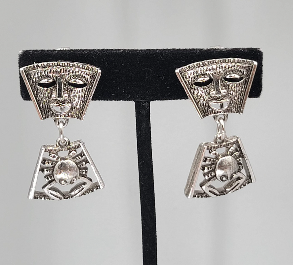 Vintage Sarah Cov Clip on Earrings Zodiac Cancer Silver toen Dangle 1.5"