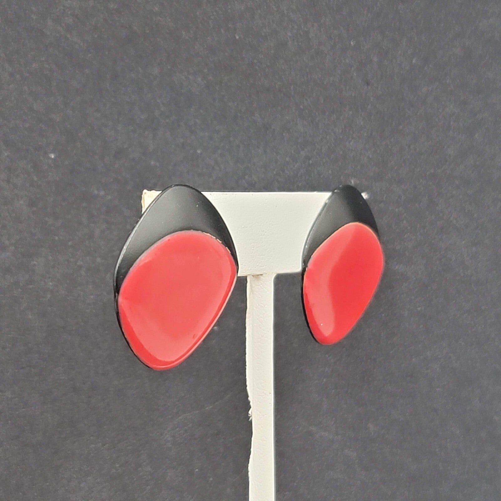 Vintage 1980s Pierced Earrings Black Red Enamel Dangle Geometric 1 1/8"