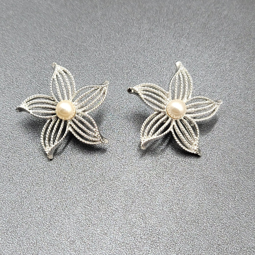 Vintage Flower Clip on Earrings Silver tone Sarah Cov White Faux Pearl 1.5"