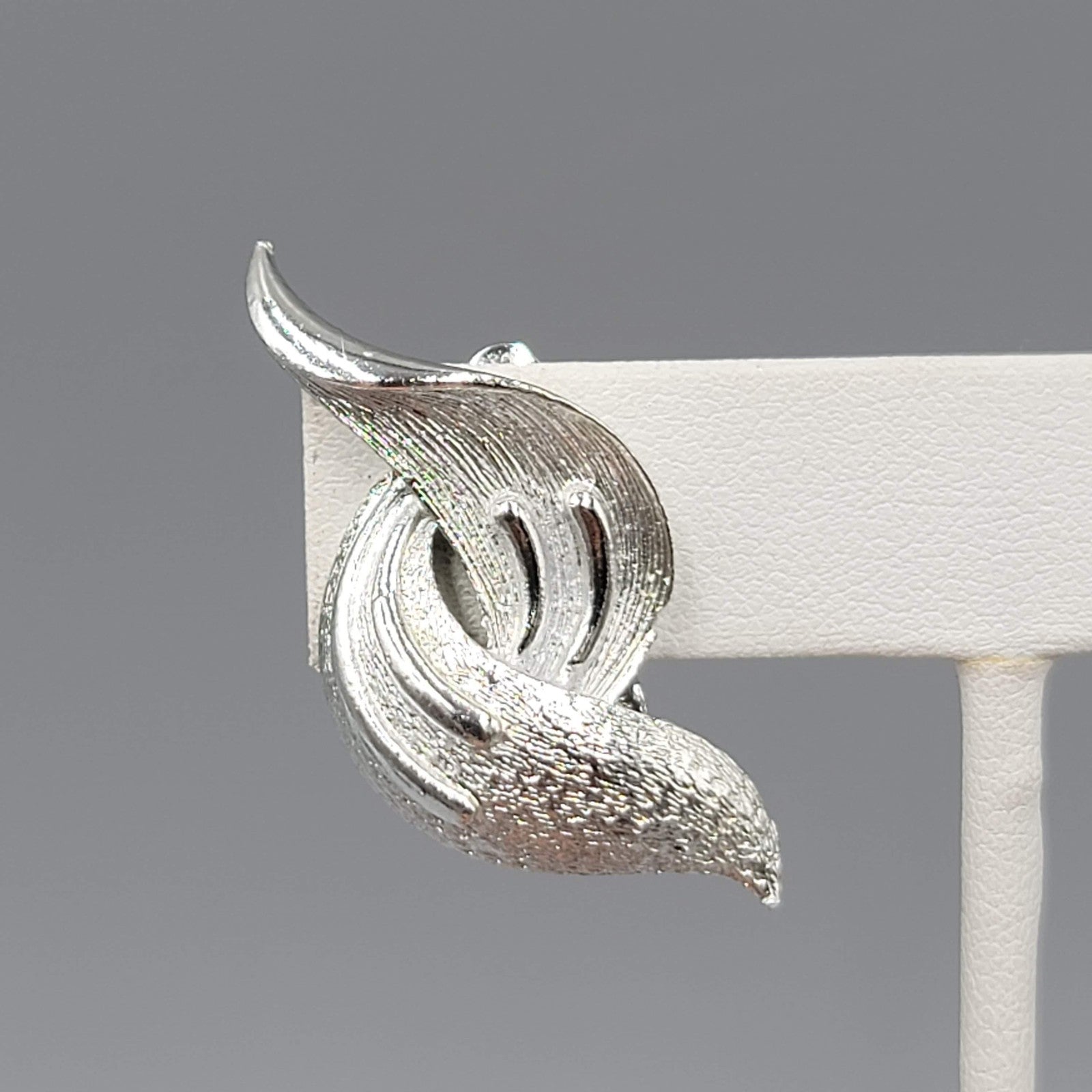Vintage Coro Clip On Earrings Silver Tone Swirl Leaf Textured 1.5"