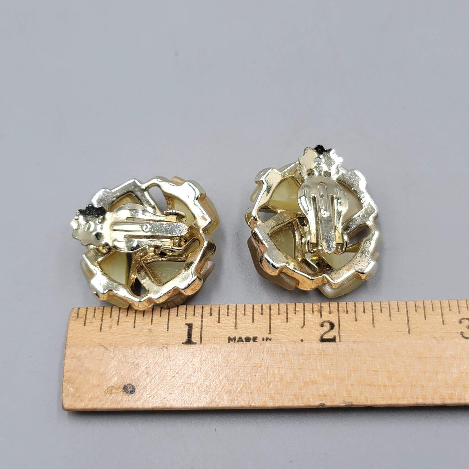 Vintage Clip on Earrings Gray Pale Yellow Thermoset Round 1 in