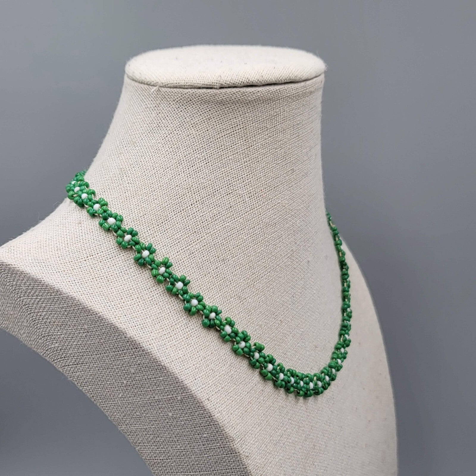 Vintage Green Seed Bead Daisy Necklace DELICATE 16" Estate Costume Jewelry 