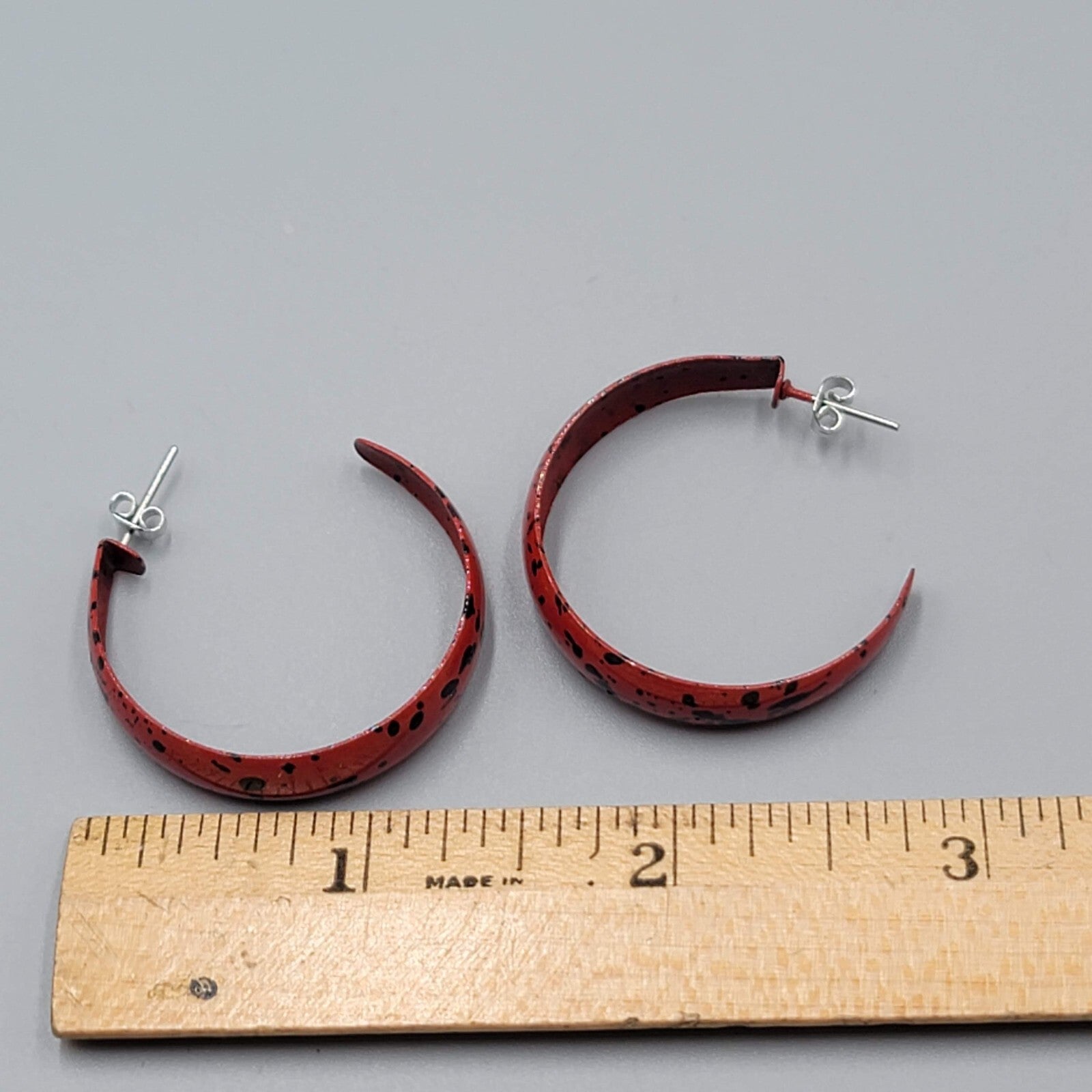 Vintage Red Black Splatter Enamel Hoops Pierced Earrings 1.25"