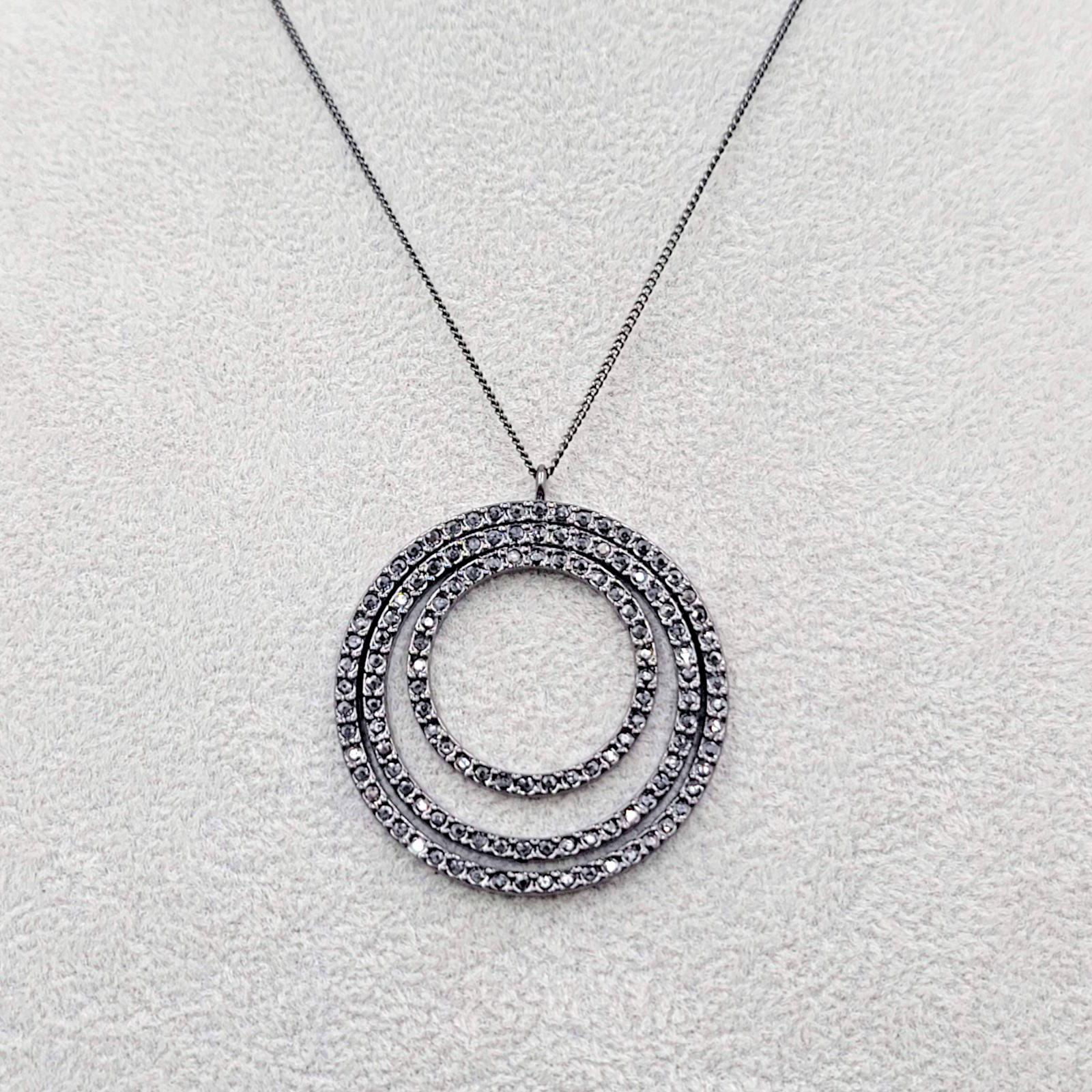 White House Black Market Necklace Black Metal Round Rhinestone Pendant 16"-18"