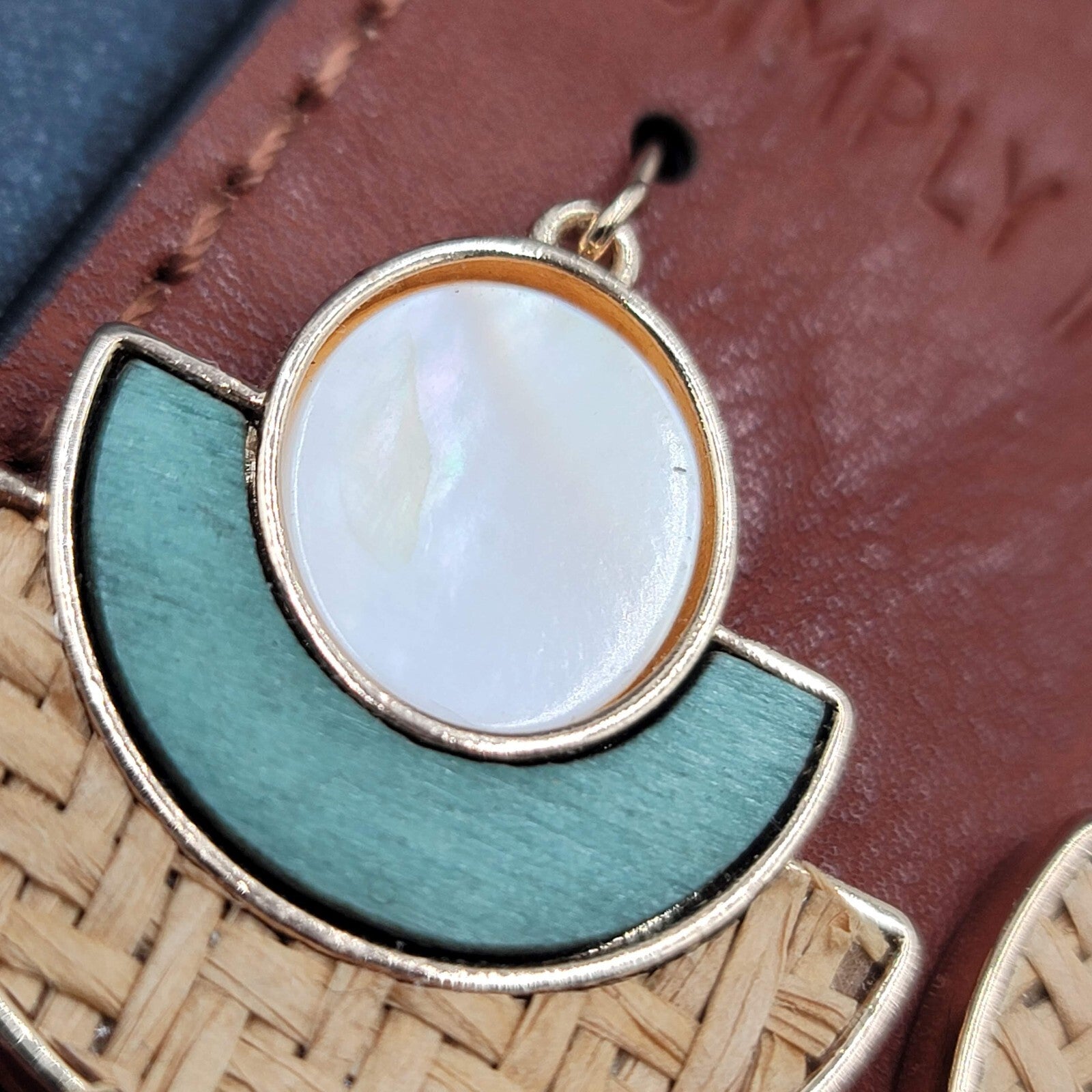 Simply Noelle Pierced Earrings Gold tone Mother of Pearl Wood Rattan Dangle 1.25