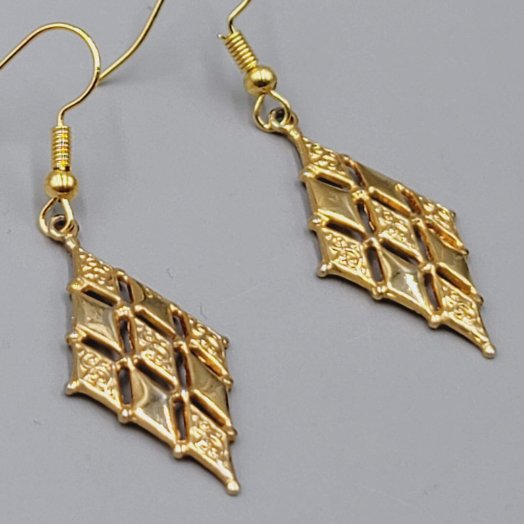 Gold Plated Dangle Pierced Earrings Textured Diamond Shape 1.25"