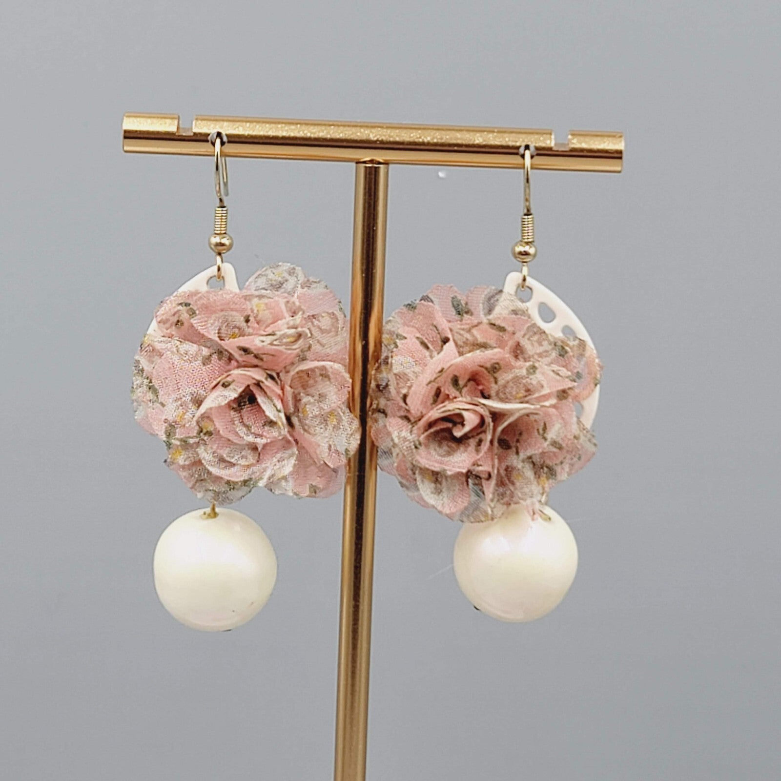 Frilly Pink White Bead Pierced Earrings Gold tone Dangle 1.75"