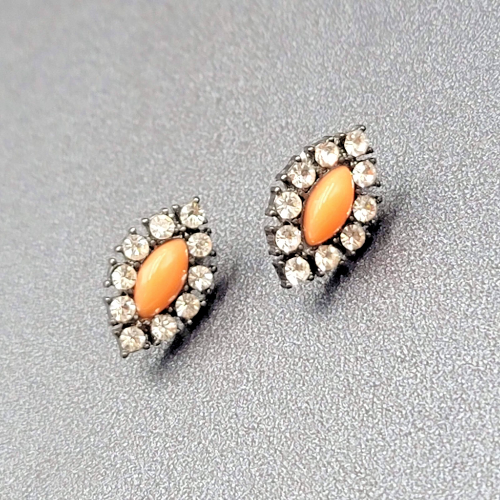 Pierced Earrings Black Metal Rhinestone Diamond Shape Studs 3/4"