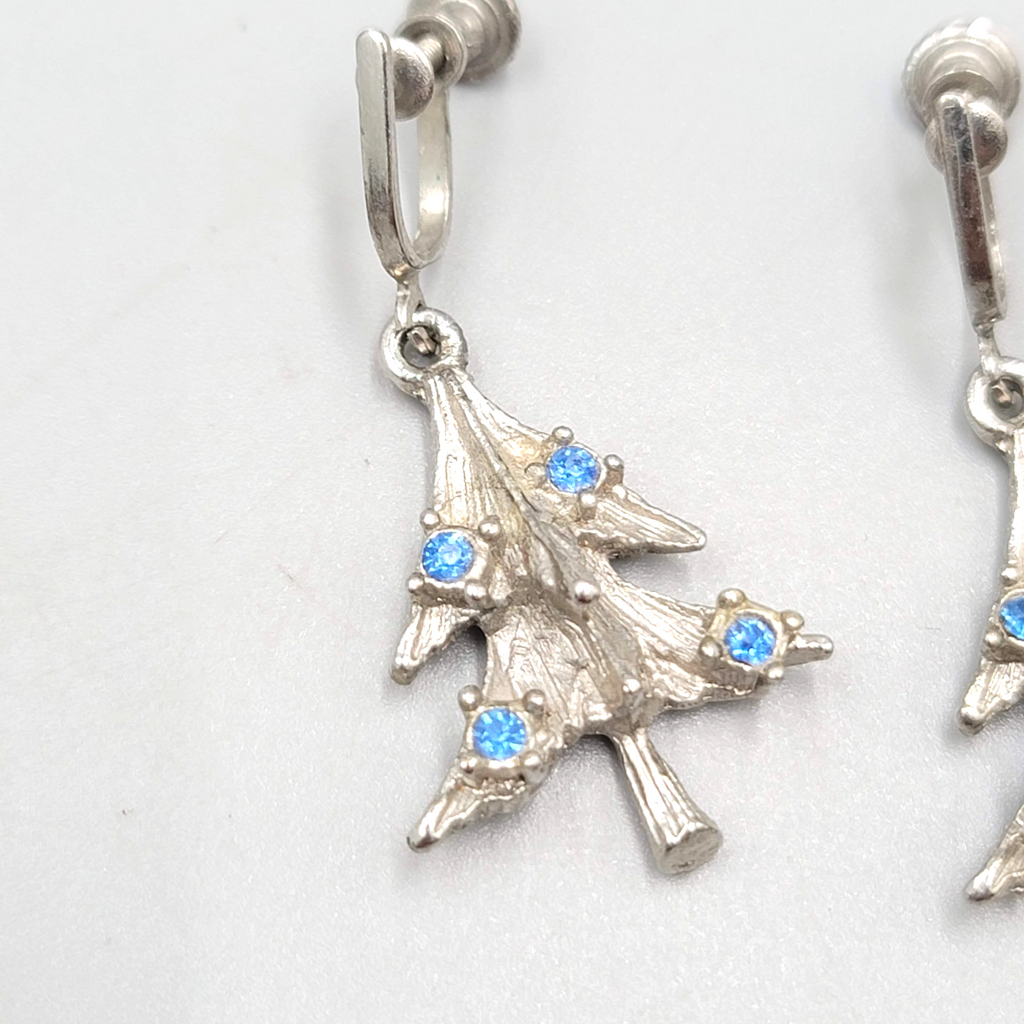 Vtg Christmas Tree Blue Rhinestone Clip on Earrings Silvertone Dangle  1 1/8"