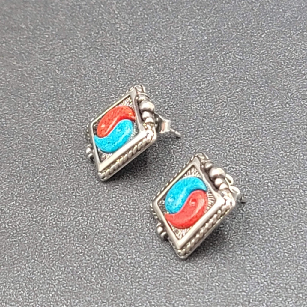 Vintage Pierced Earrings Silver tone Red Blue Acrylic Ying Yang Studs NOS 5/8"