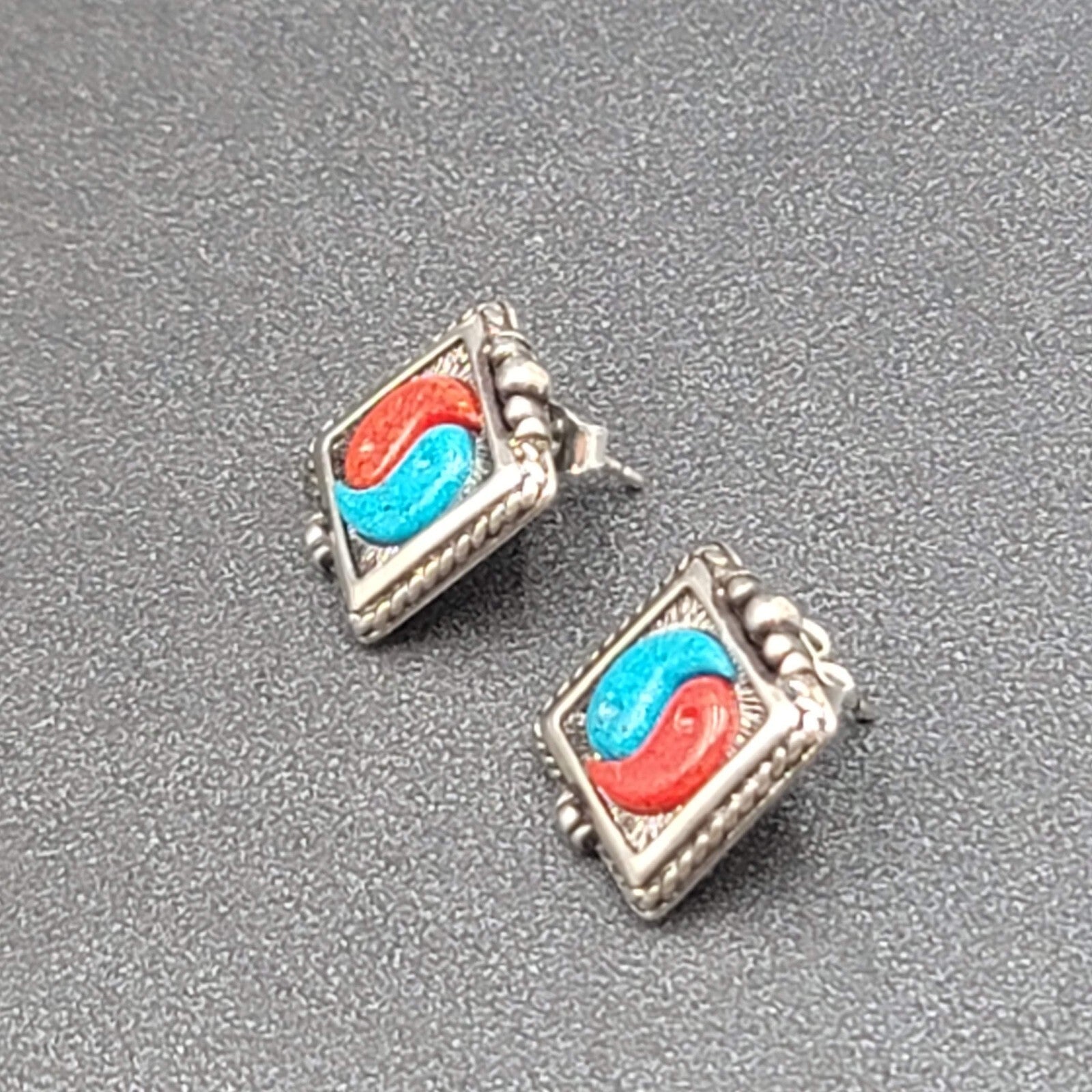 Vintage Pierced Earrings Silver tone Red Blue Acrylic Ying Yang Studs NOS 5/8"