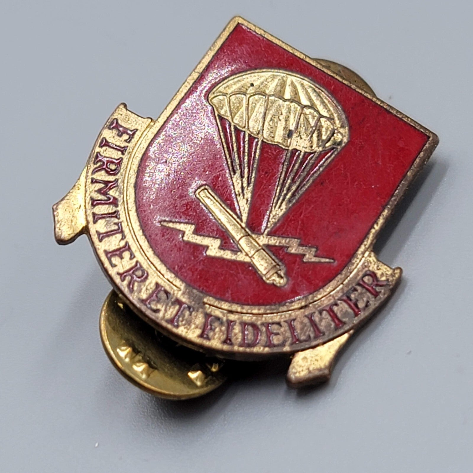 US Army 377th Field Artillery Reg’t Pin Firmiter Et Fideliter 1 1/8"