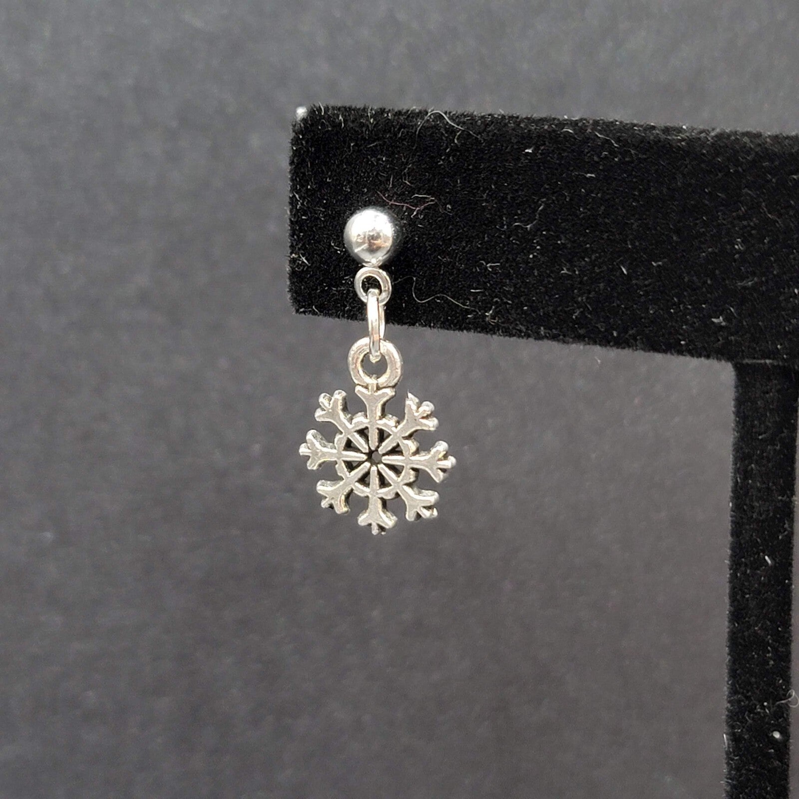 New Snowflake Pierced Earrings Silver tone Dangle 1/2"
