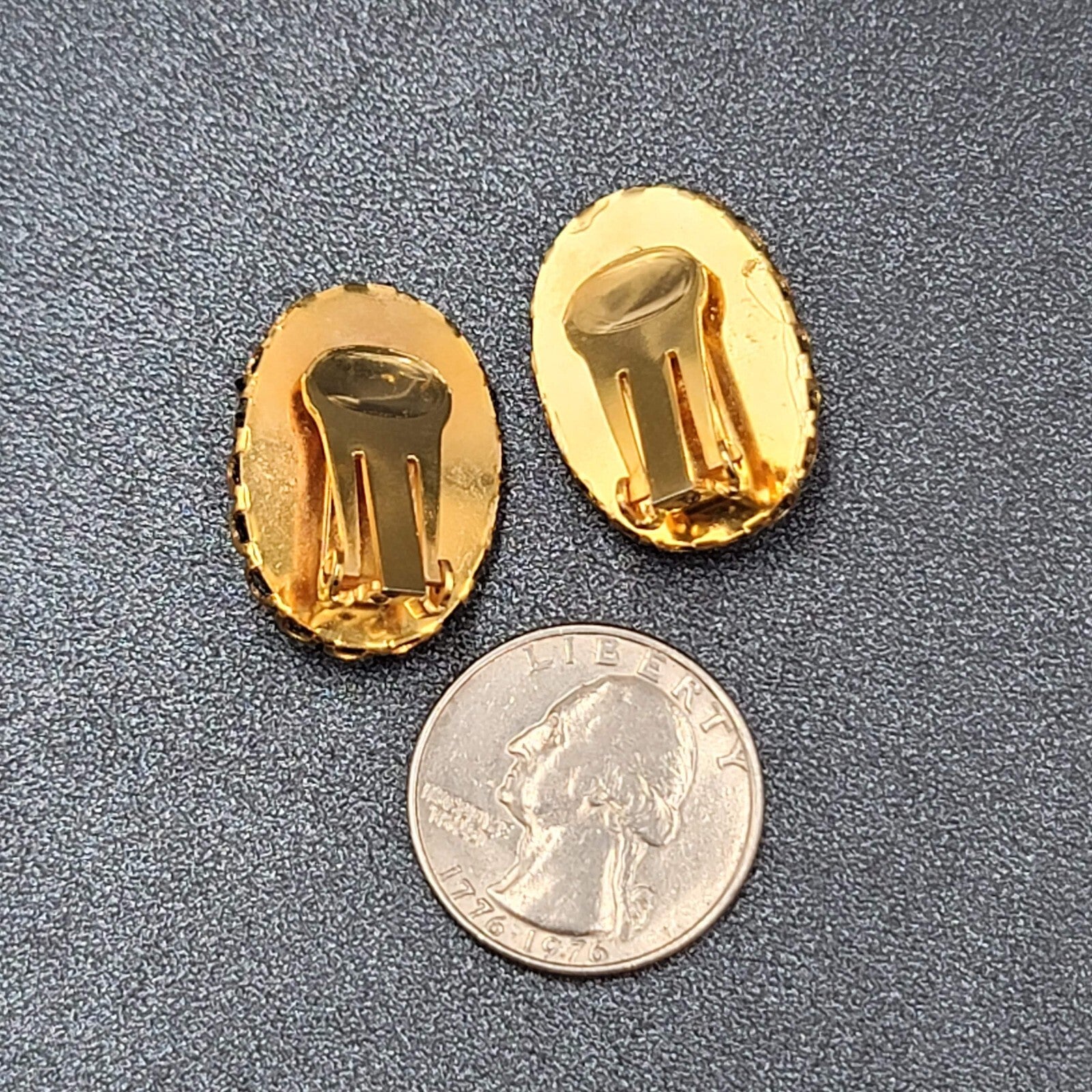 Vintage Clip on Earrings Gold tone Black Druzy Seashell Drop 1"