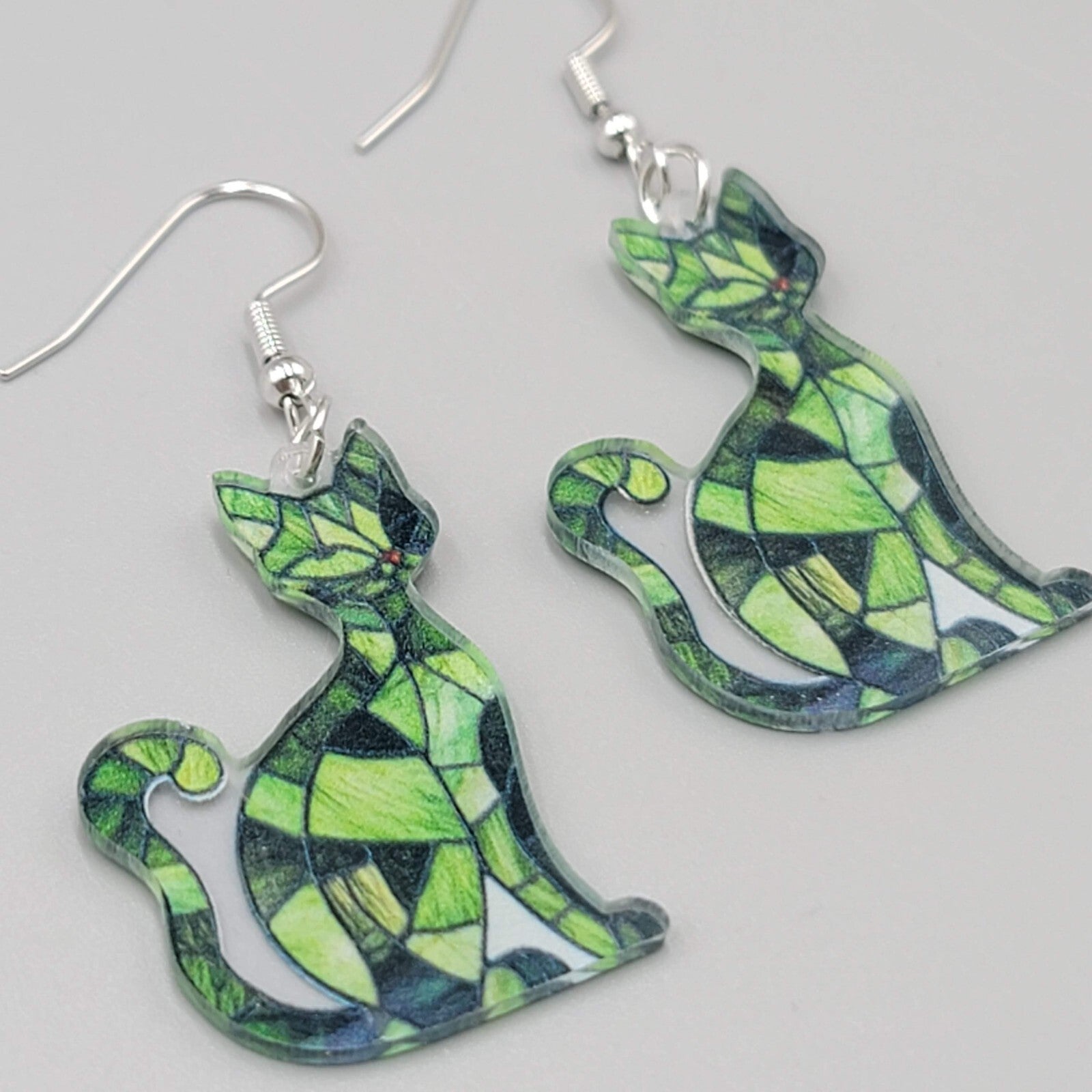 Green Kitty Cat Pierced Earrings Acrylic Mosaic Pattern Dangle 1.5"