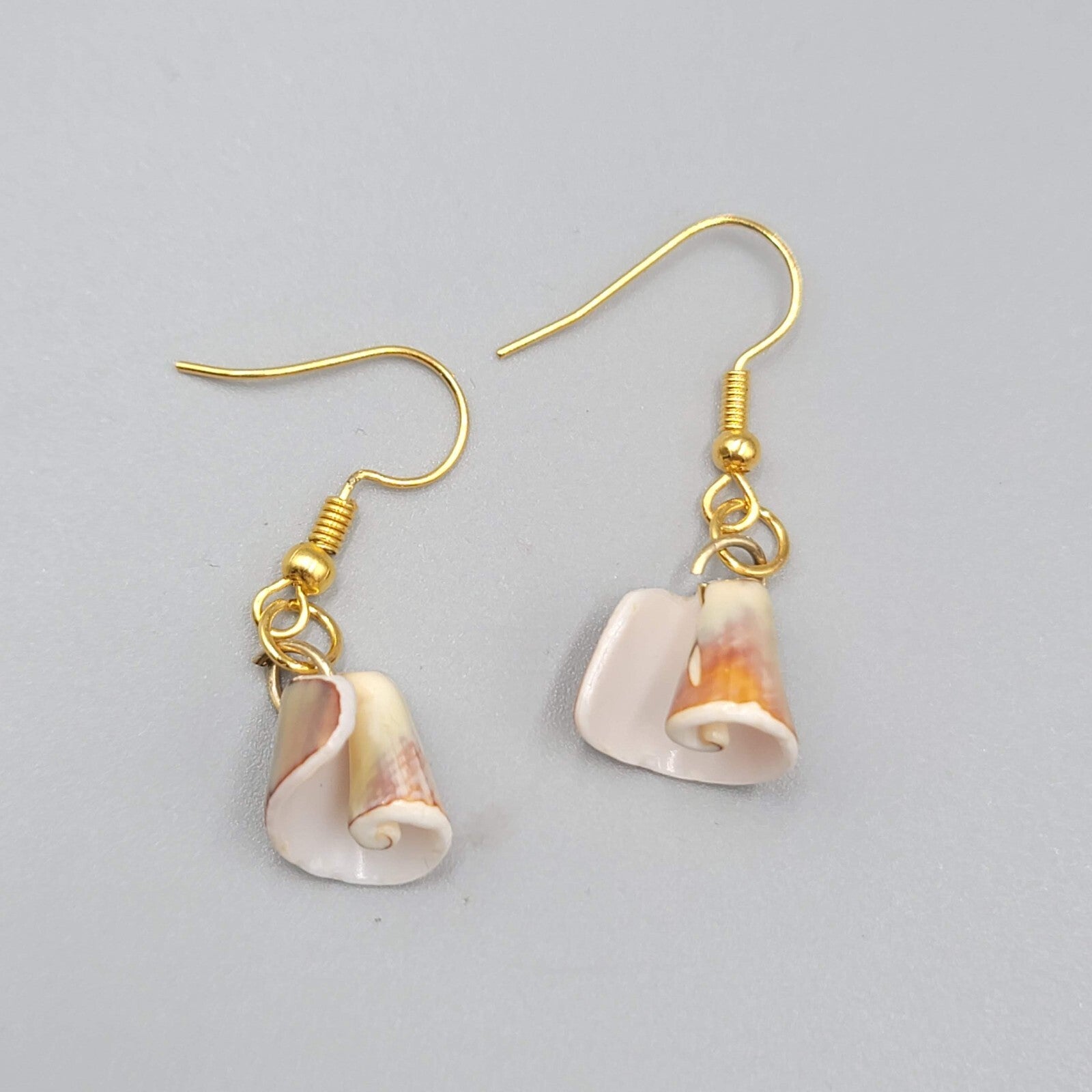 Real Shell Pierced Earrings Gold tone Dangle 3/4"