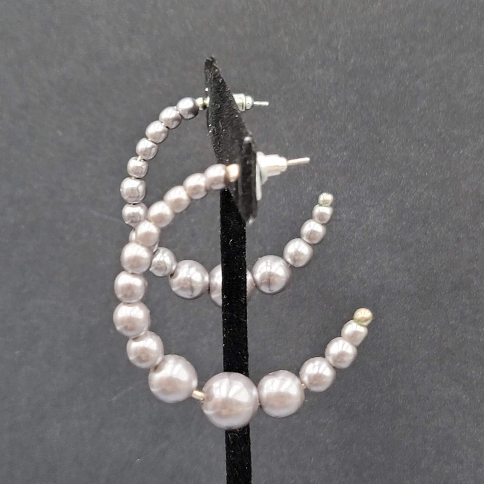 Pierced Earrings Graduated Imitation Gray Pearl Beads Hoops 1.75"