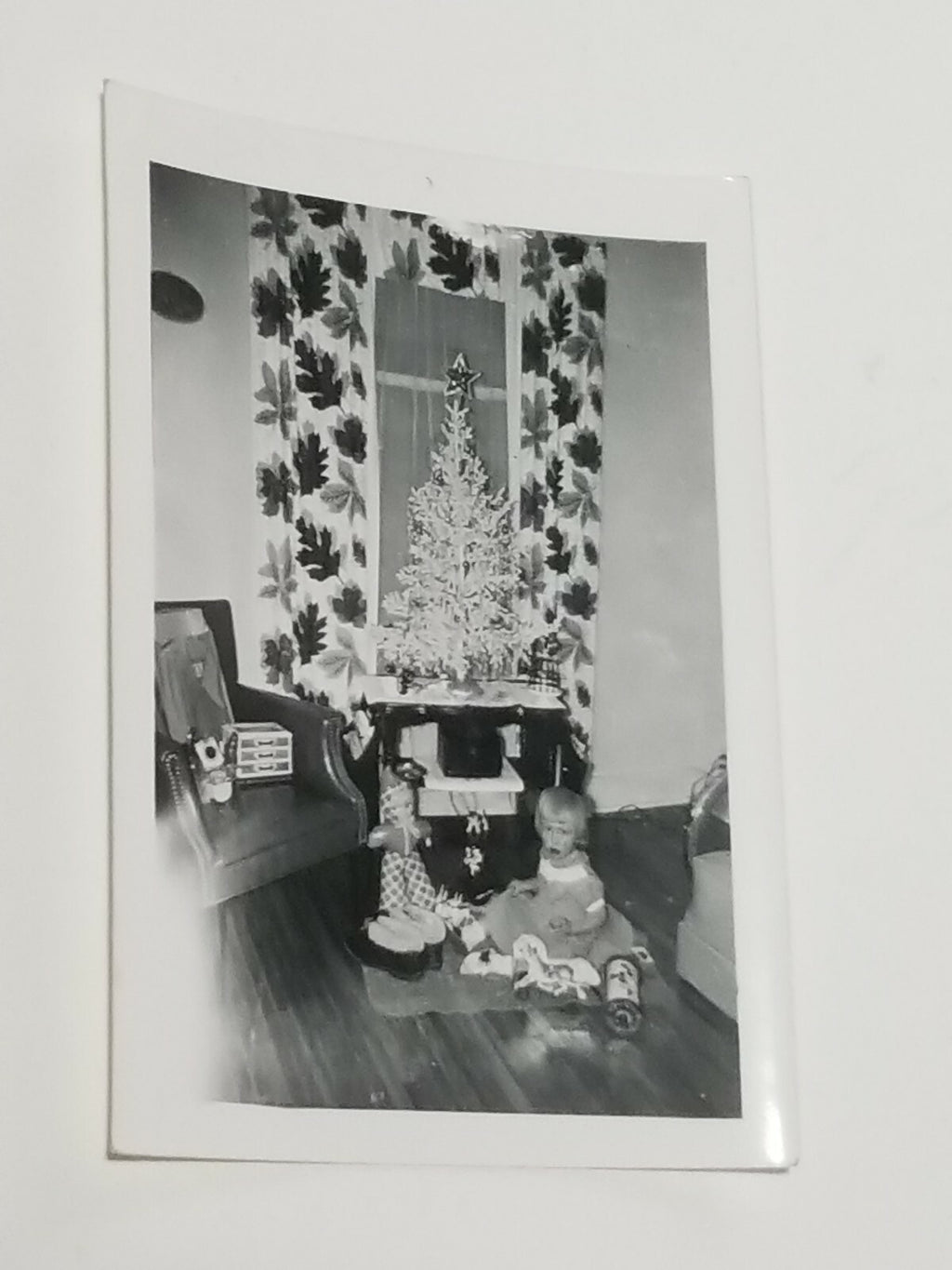 VINTAGE BLACK & WHITE PHOTO CHRISTMAS TREE, LITTLE GIRL & DOLL, TOYS, ETC.