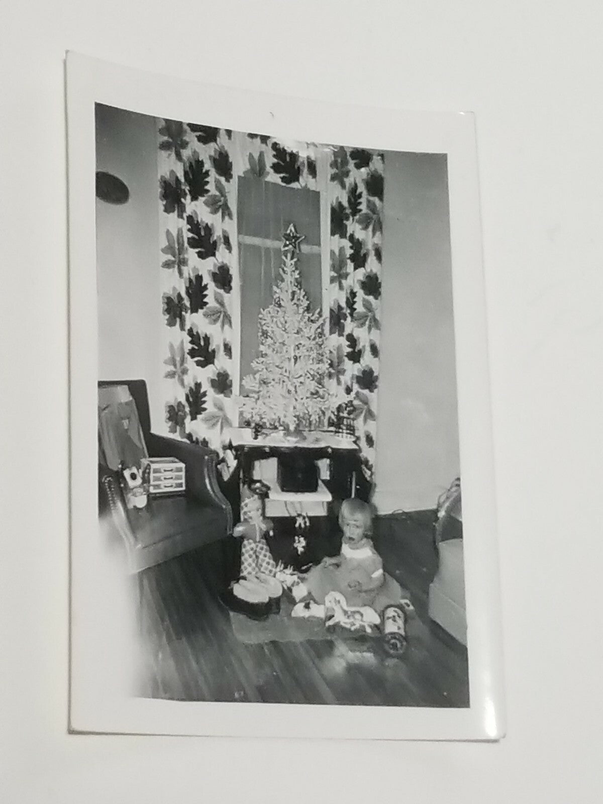 VINTAGE BLACK & WHITE PHOTO CHRISTMAS TREE, LITTLE GIRL & DOLL, TOYS, ETC.