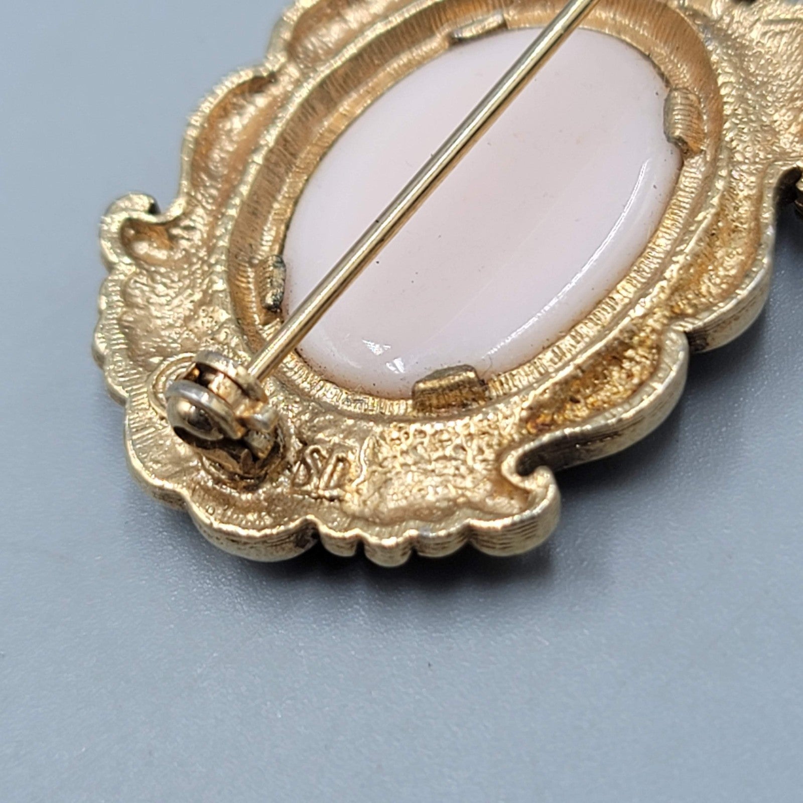 Vintage Sarah Cov Rose Cameo Brooch Gold tone 1.25 in
