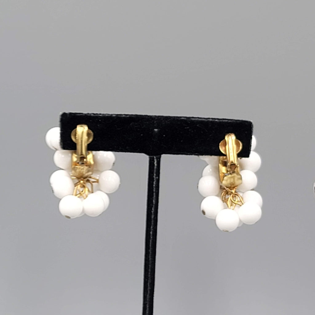 Vintage White Cluster Bead Statement Clip on Earrings Gold tone Dangle 1.5 in 