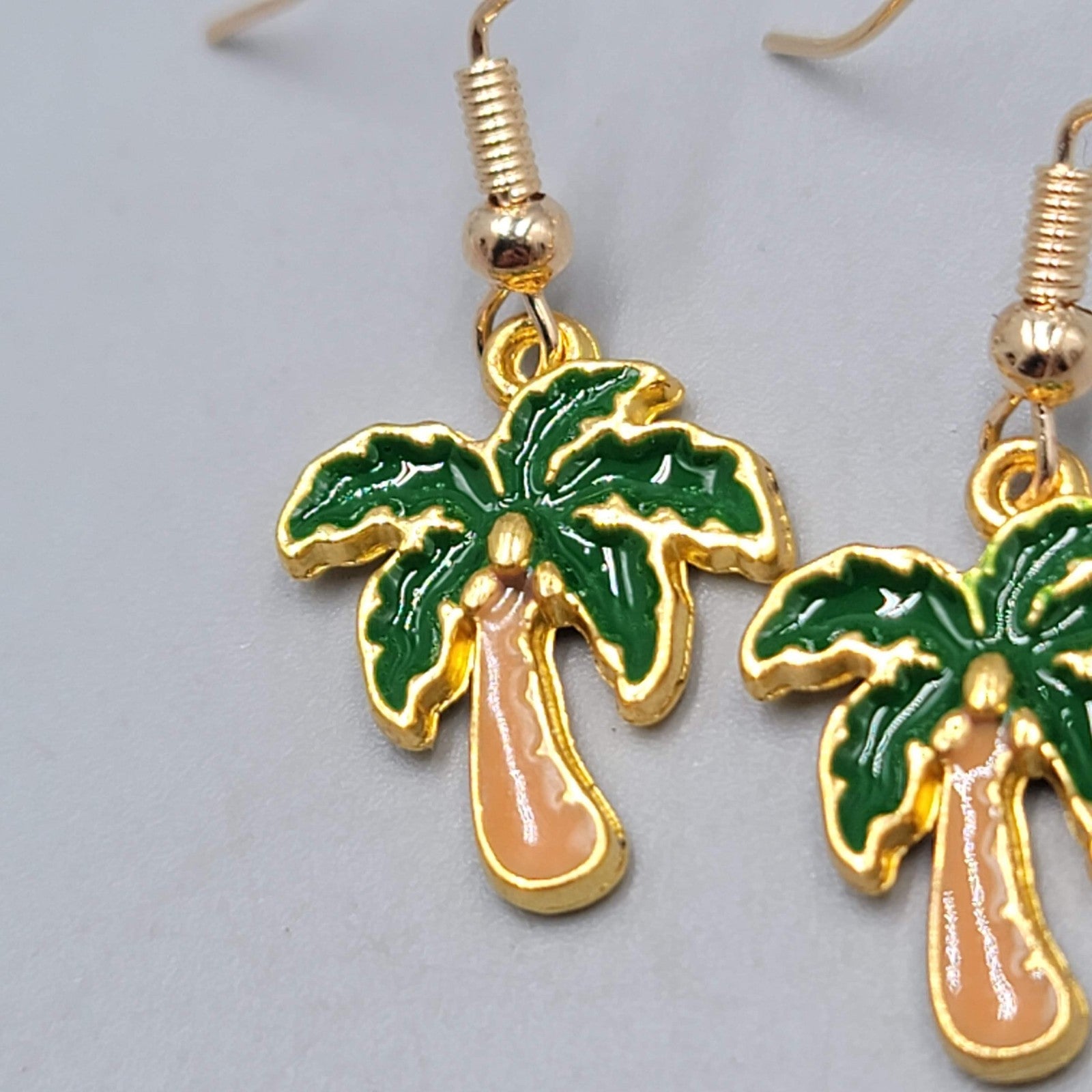 Enamel Palm Tree Pierced Earrings Gold tone Dangle Tan Trunk 3/4"