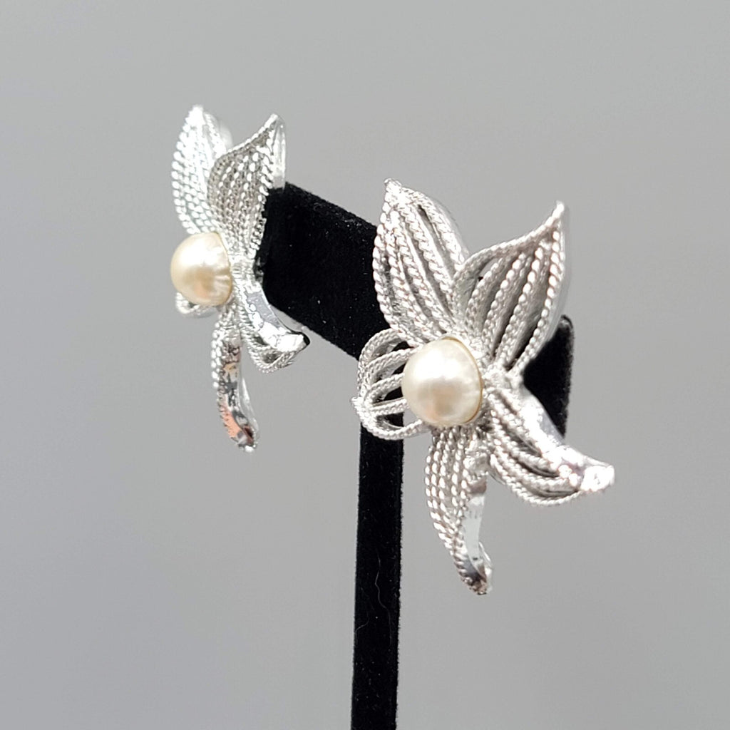Vintage Flower Clip on Earrings Silver tone Sarah Cov White Faux Pearl 1.5"