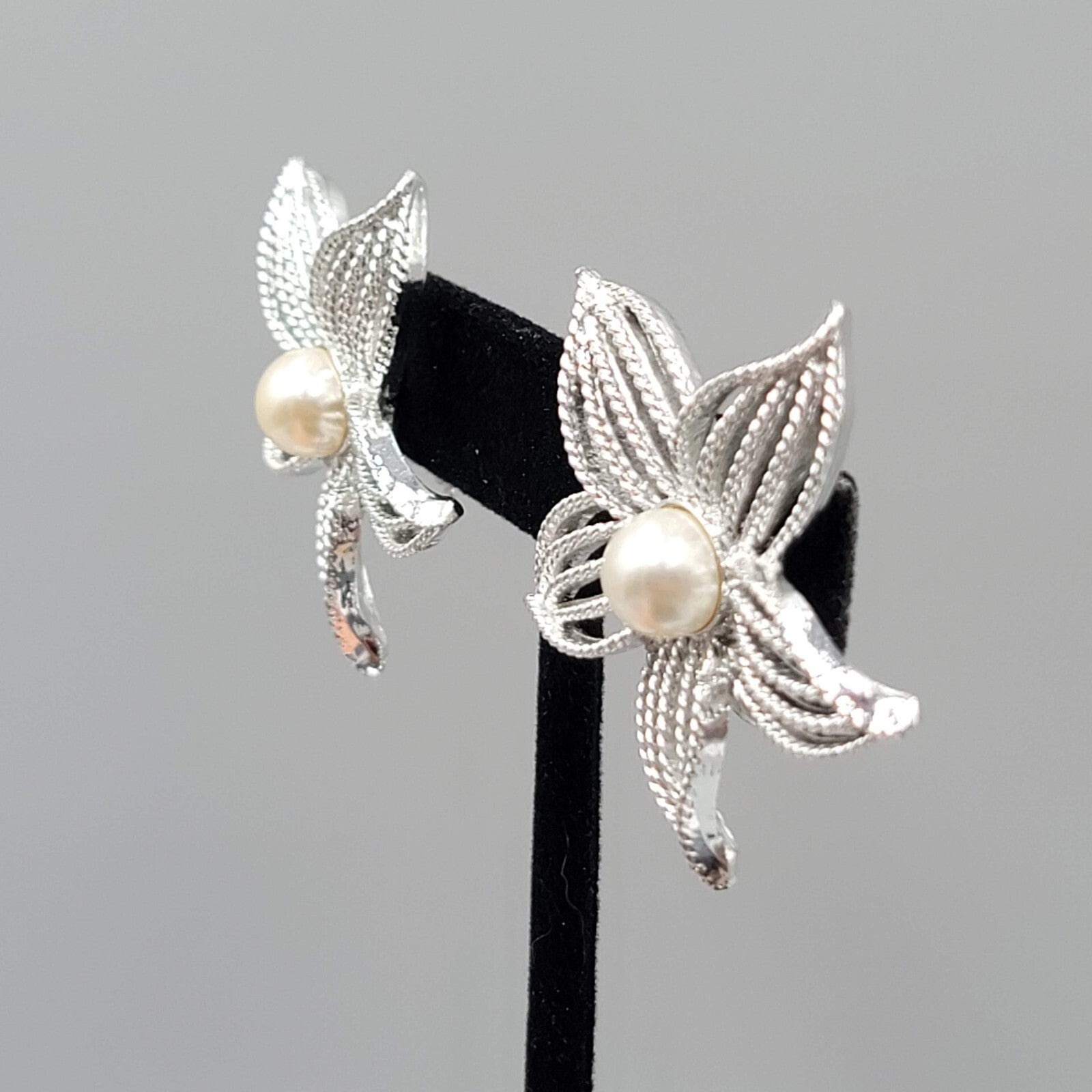 Vintage Flower Clip on Earrings Silver tone Sarah Cov White Faux Pearl 1.5"
