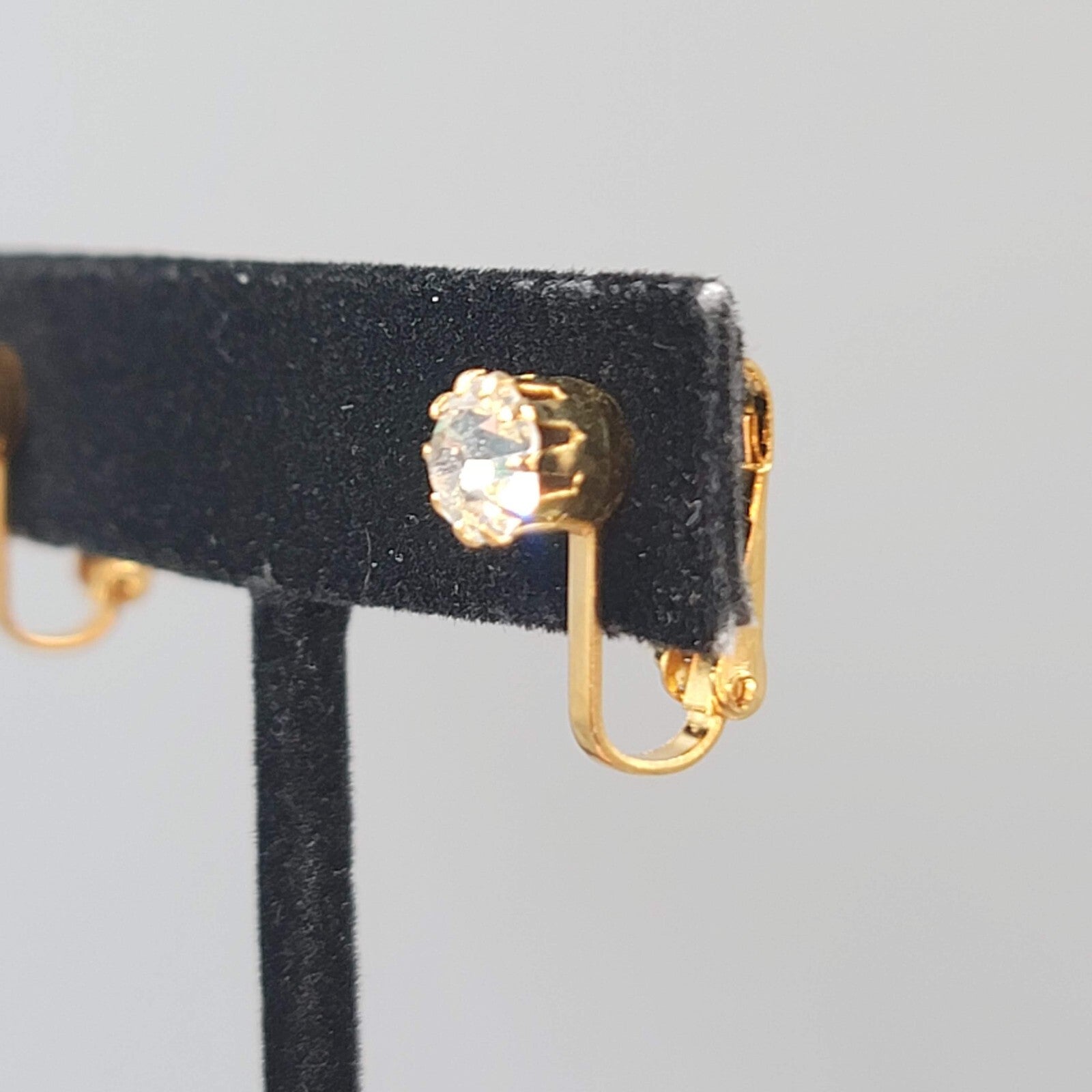 Vintage NOS Stud Rhinestone Solitaire Clip on Earrings Gold tone 1/4"