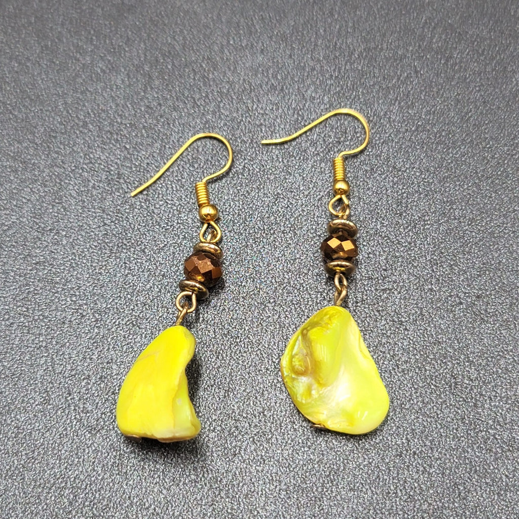 Pierced Earrings Gold tone Neon Yellow Shell Beaded Dangle 1.5"