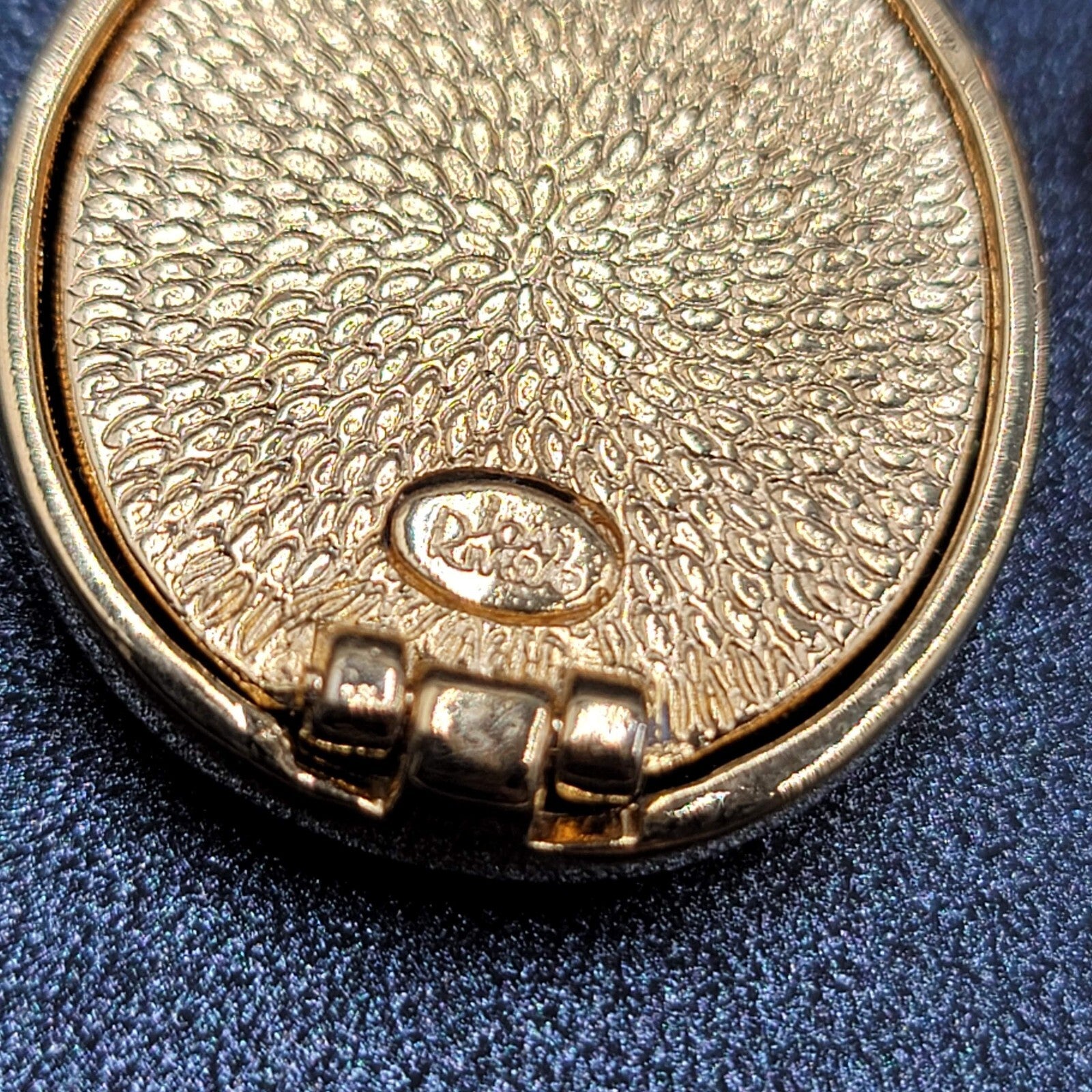 JOAN RIVERS Signed Gold Plated Clasp and Pendant Pieces in Good Condition